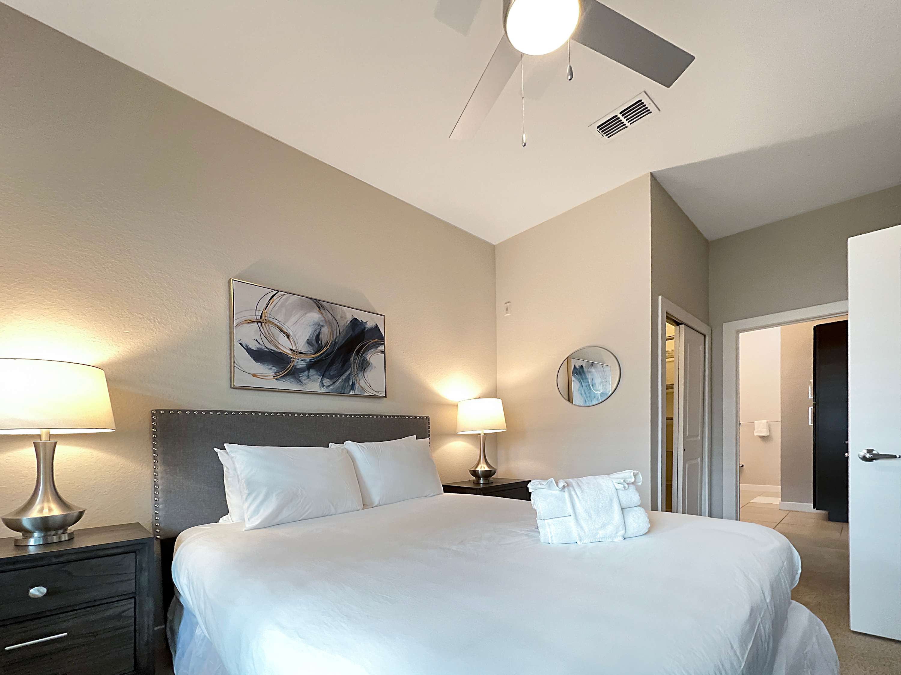 1st Floor in the Heart of Downtown, Pool Views