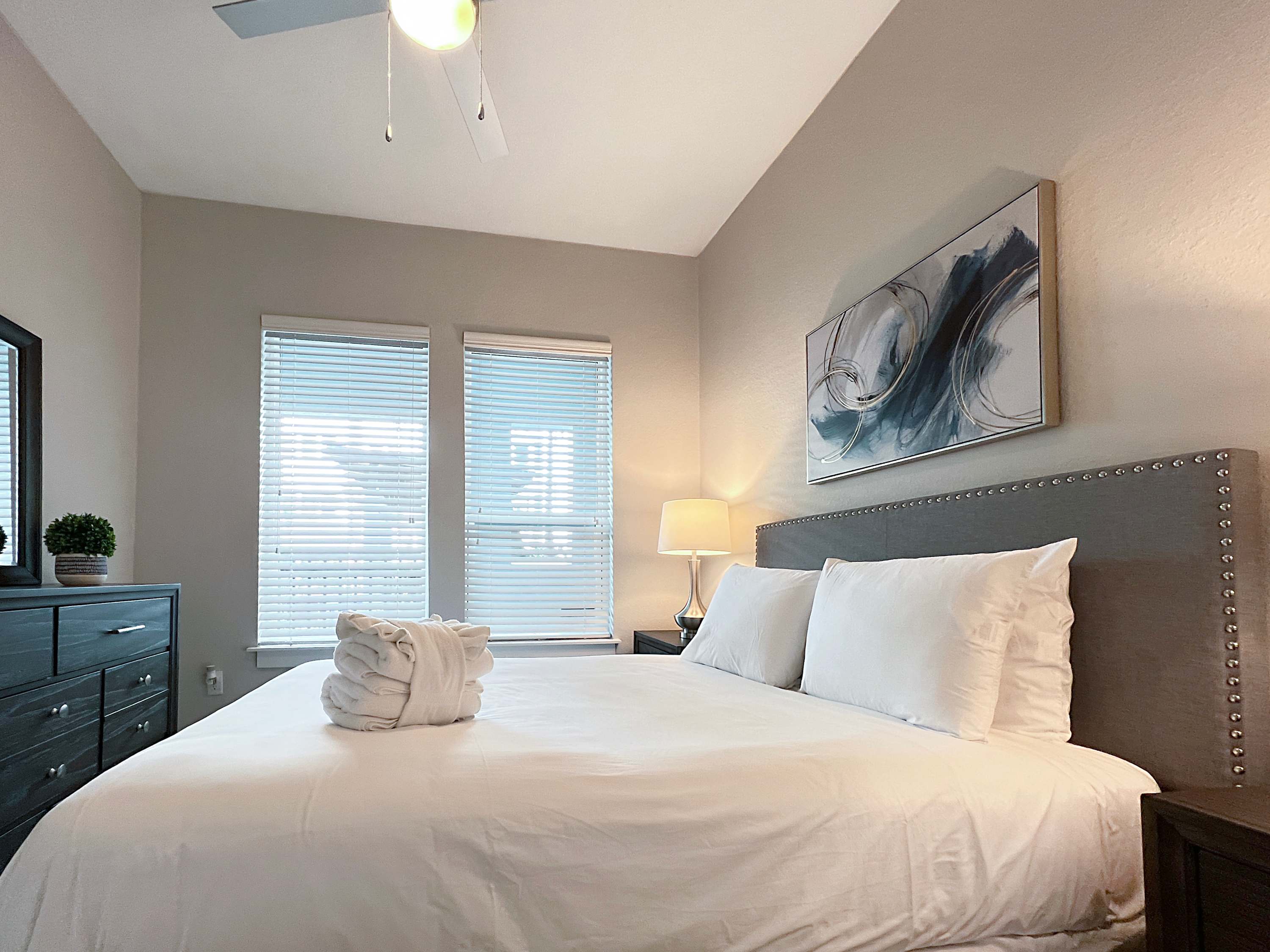 1st Floor in the Heart of Downtown, Pool Views