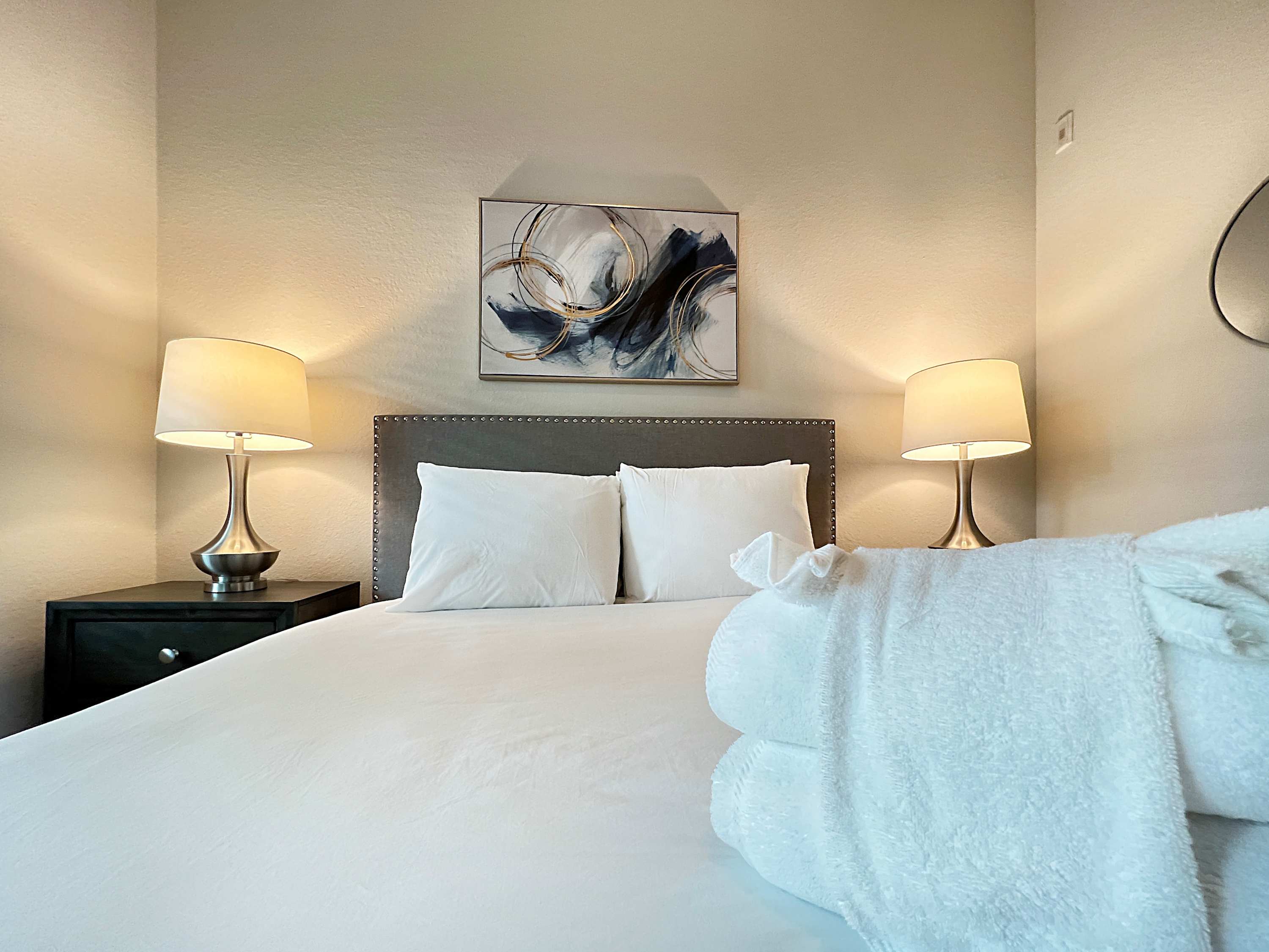 1st Floor in the Heart of Downtown, Pool Views