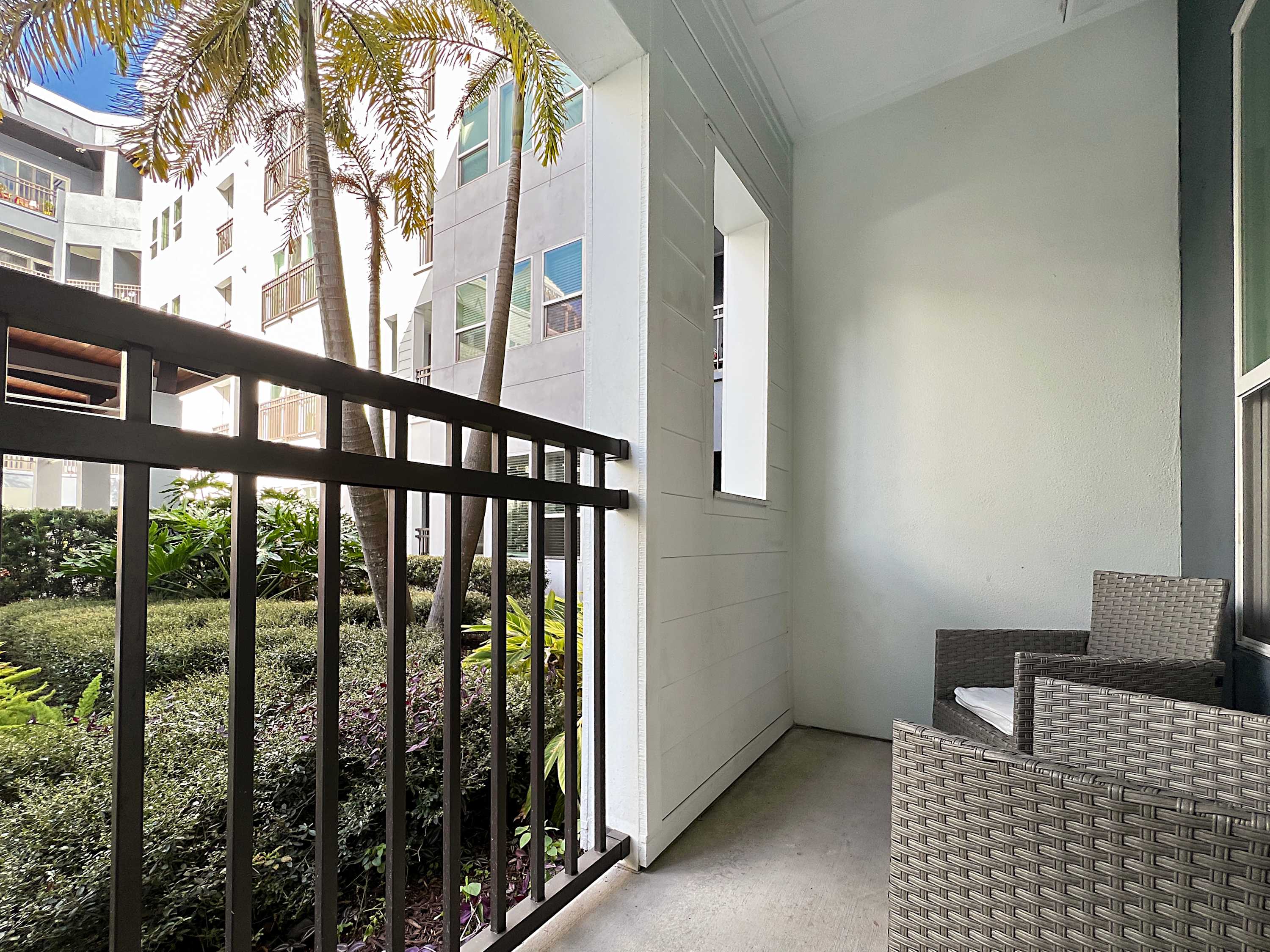 1st Floor in the Heart of Downtown, Pool Views