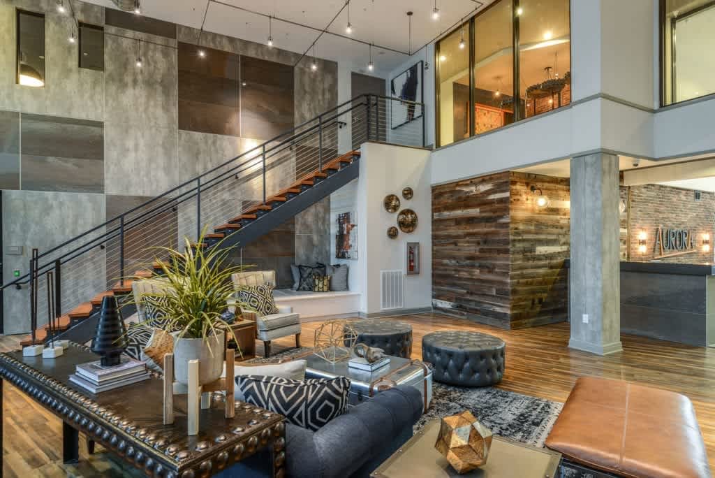 1st Floor in the Heart of Downtown, Pool Views