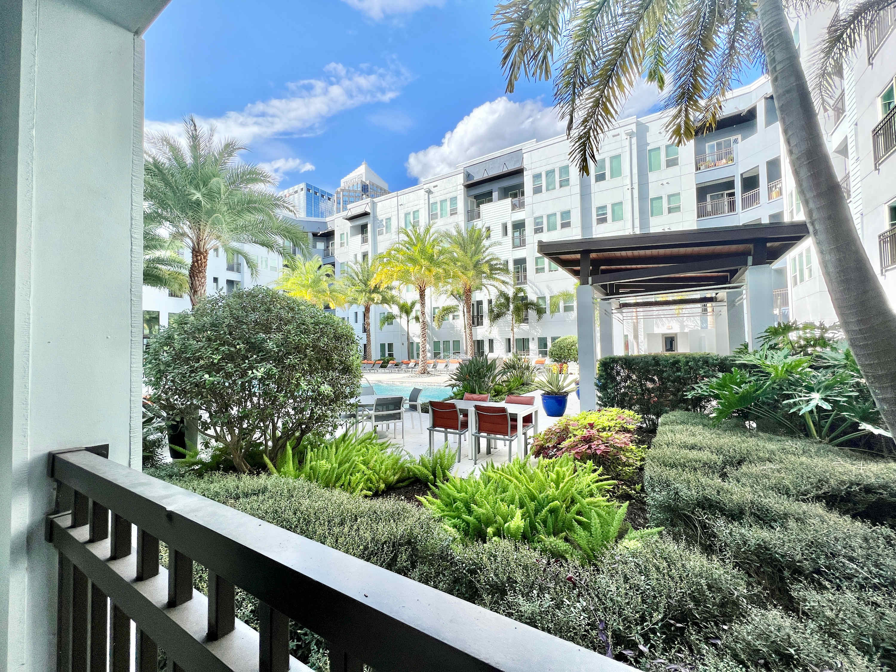 1st Floor in the Heart of Downtown, Pool Views