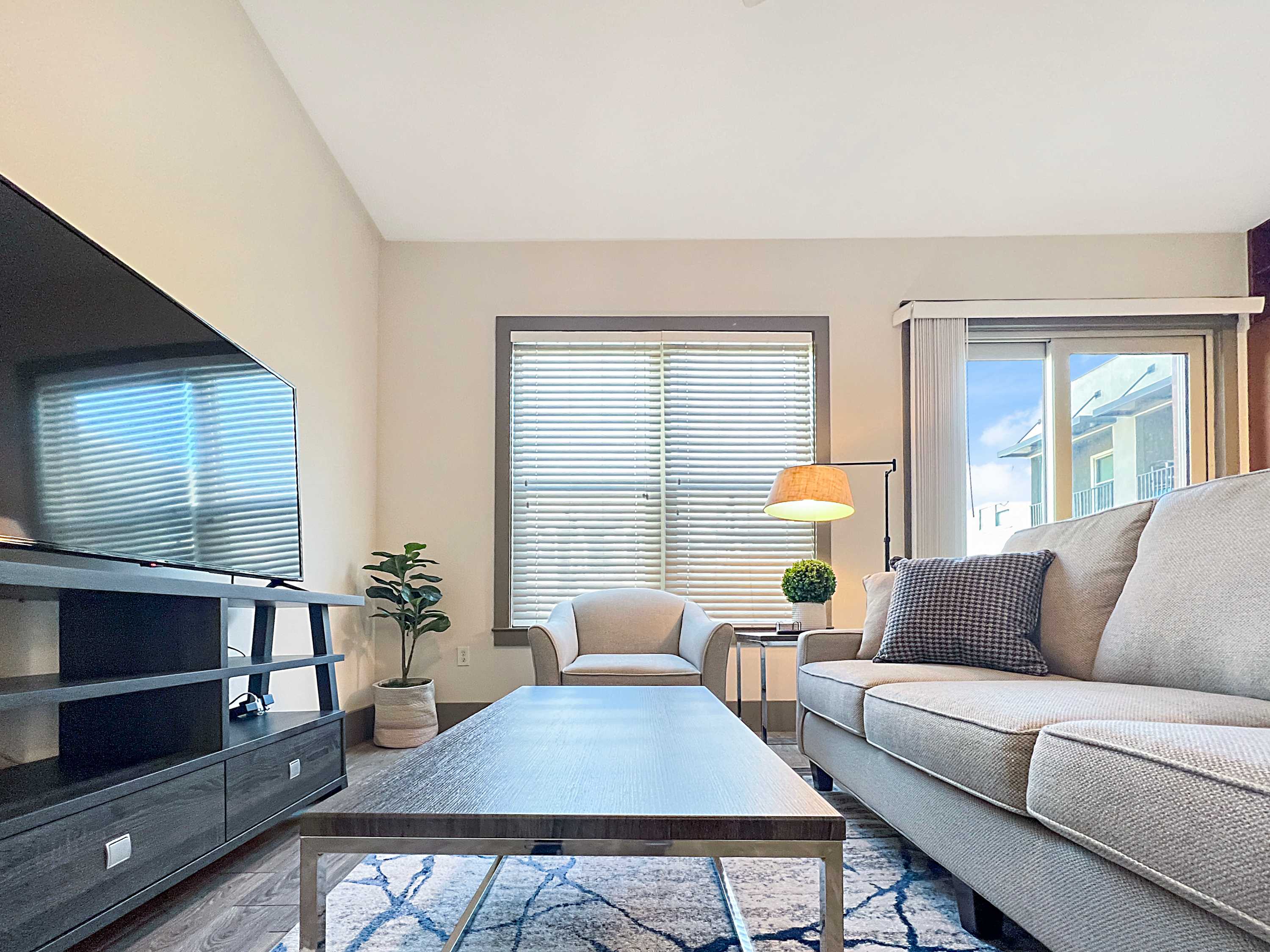 Westshore Luxe Living, Courtyard & Pool Views