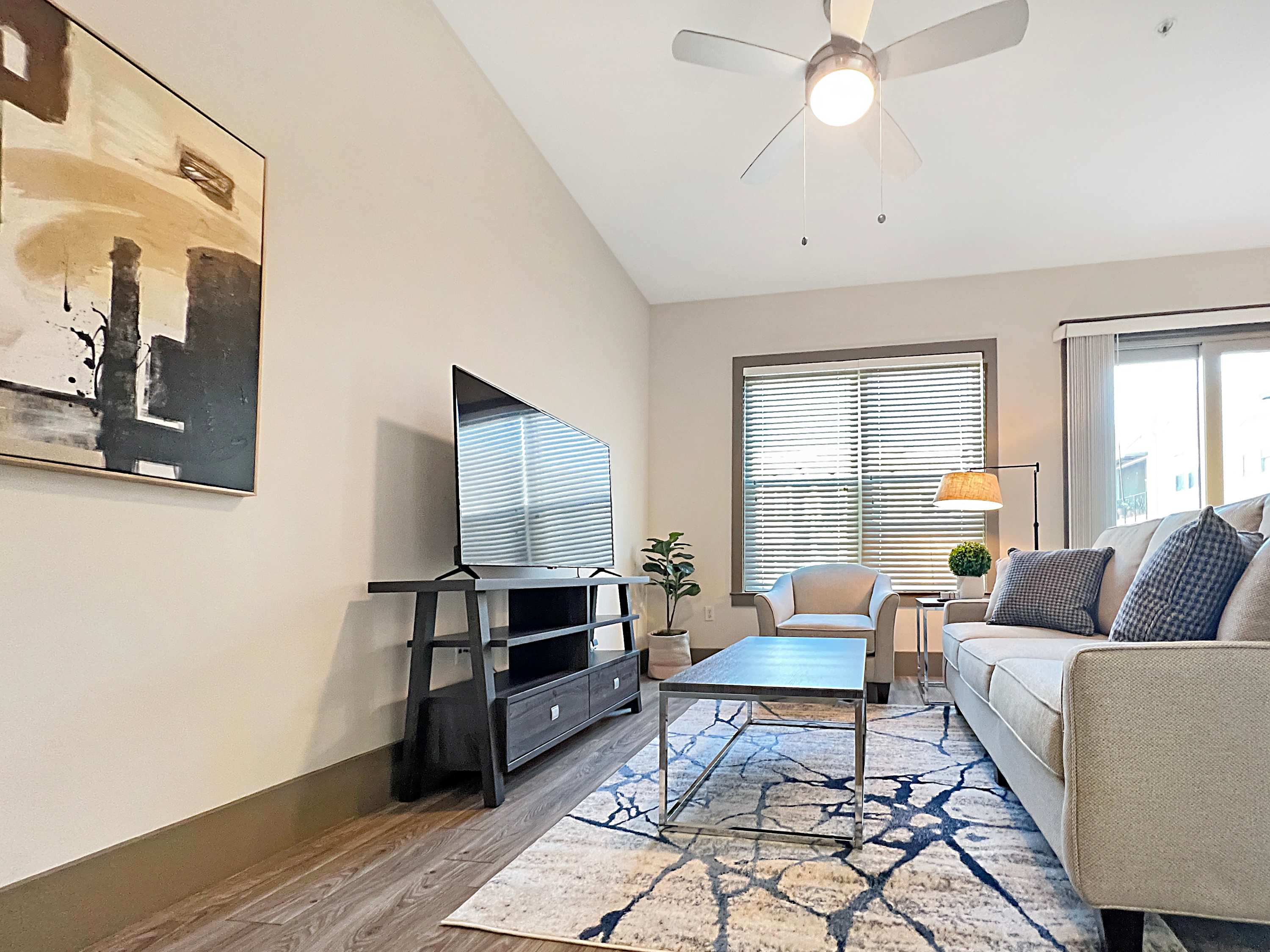 Westshore Luxe Living, Courtyard & Pool Views