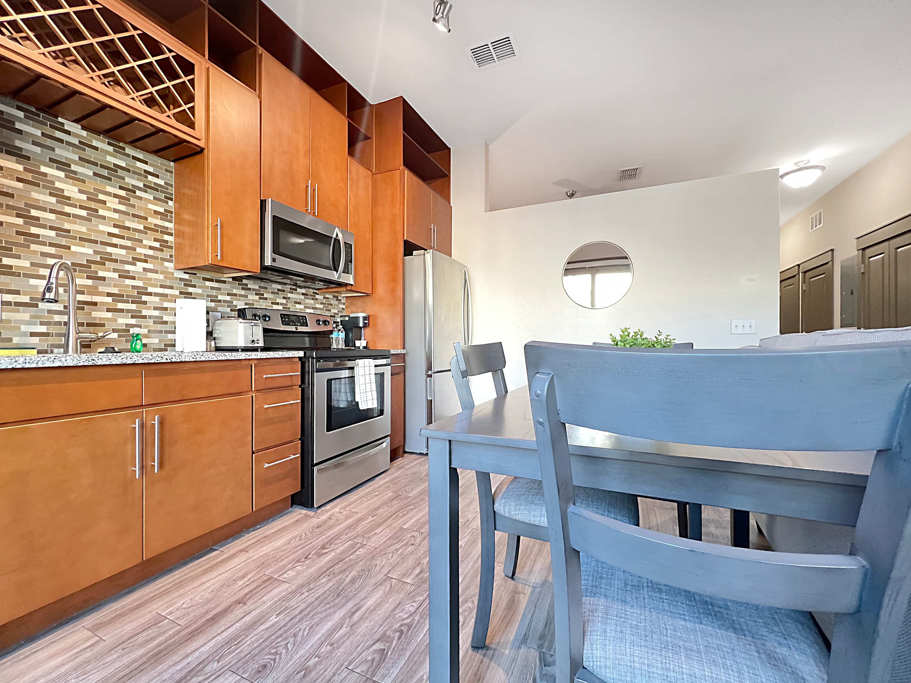 Westshore Luxe Living, Courtyard & Pool Views