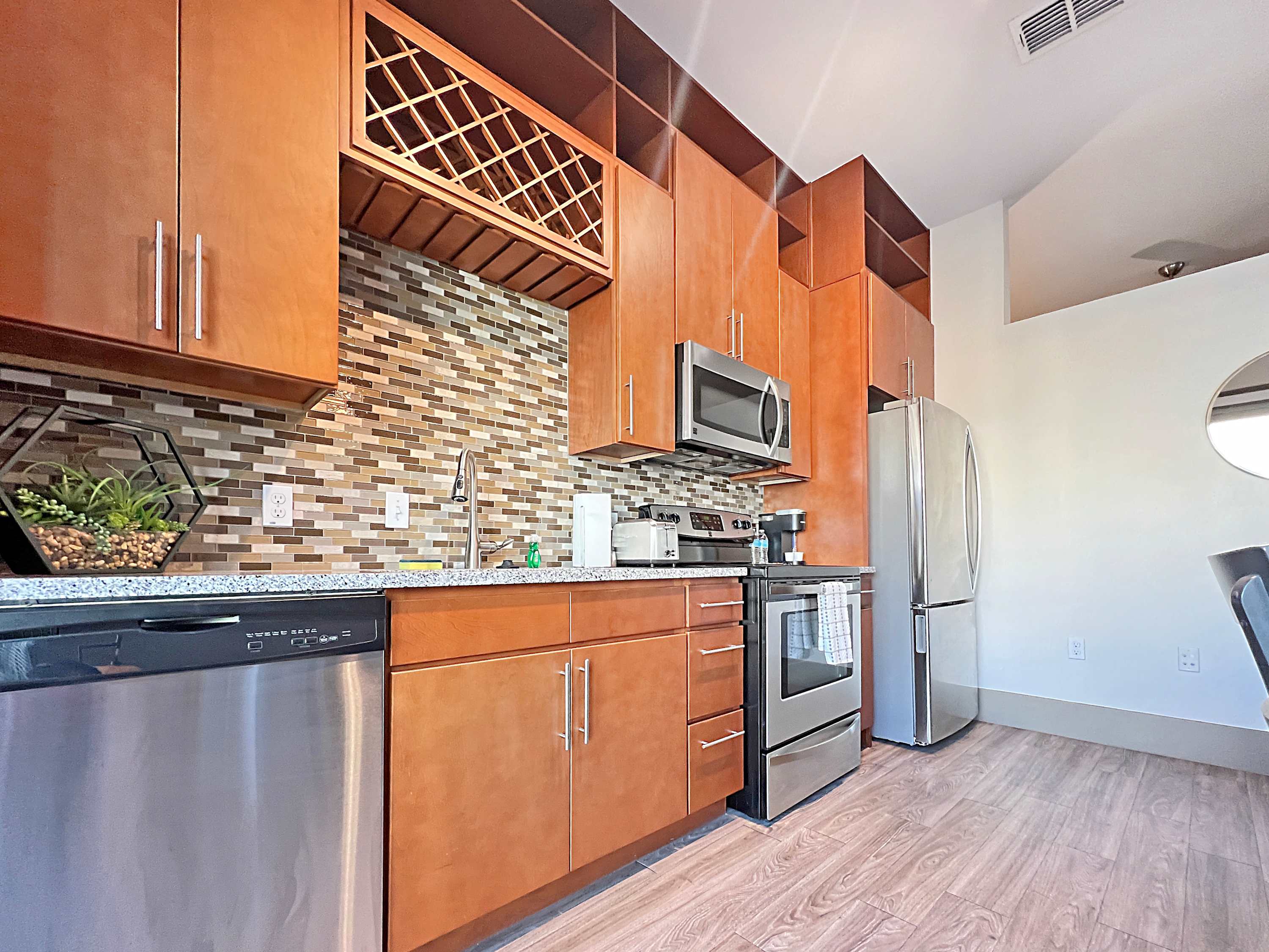 Westshore Luxe Living, Courtyard & Pool Views