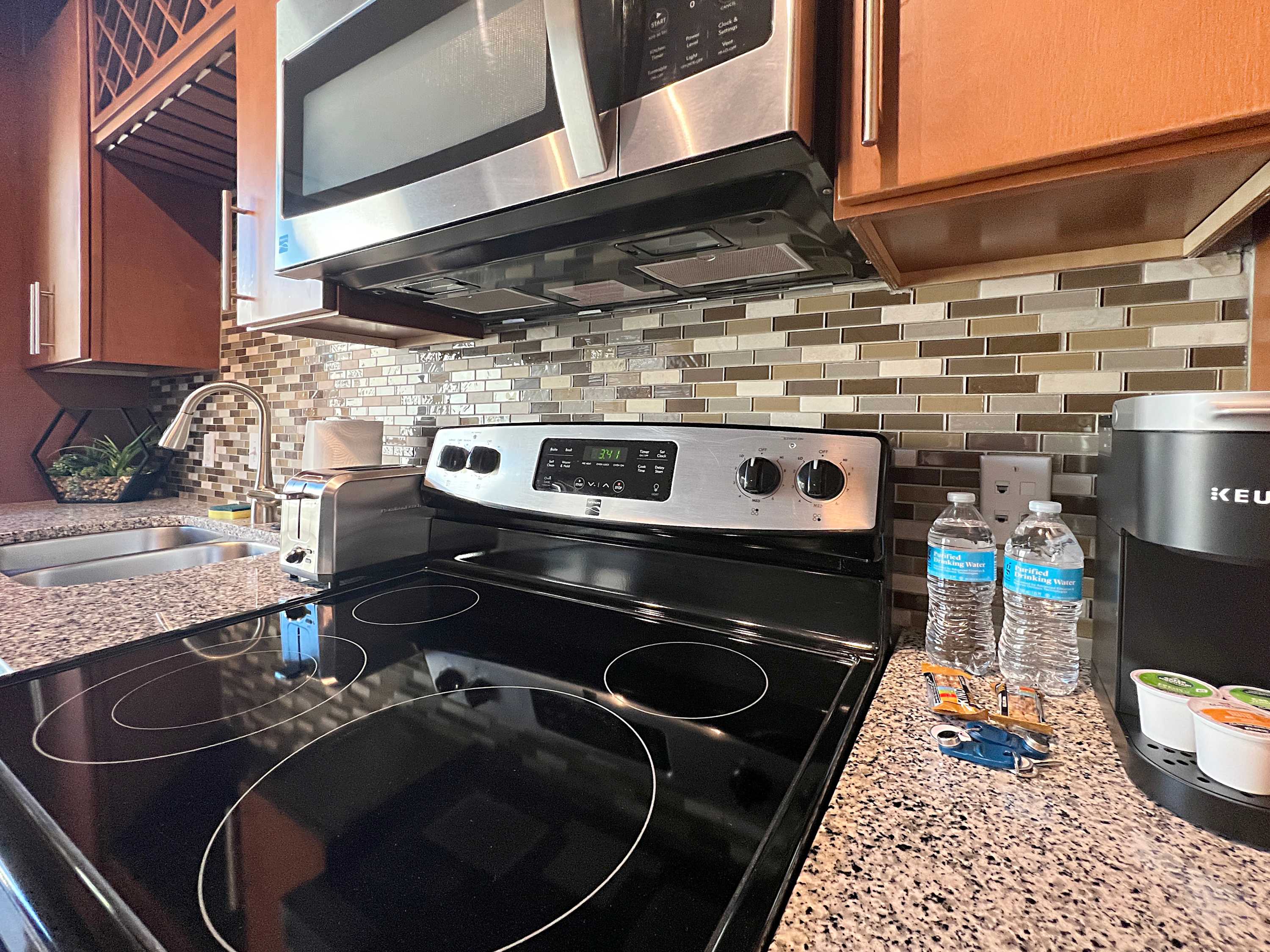 Westshore Luxe Living, Courtyard & Pool Views