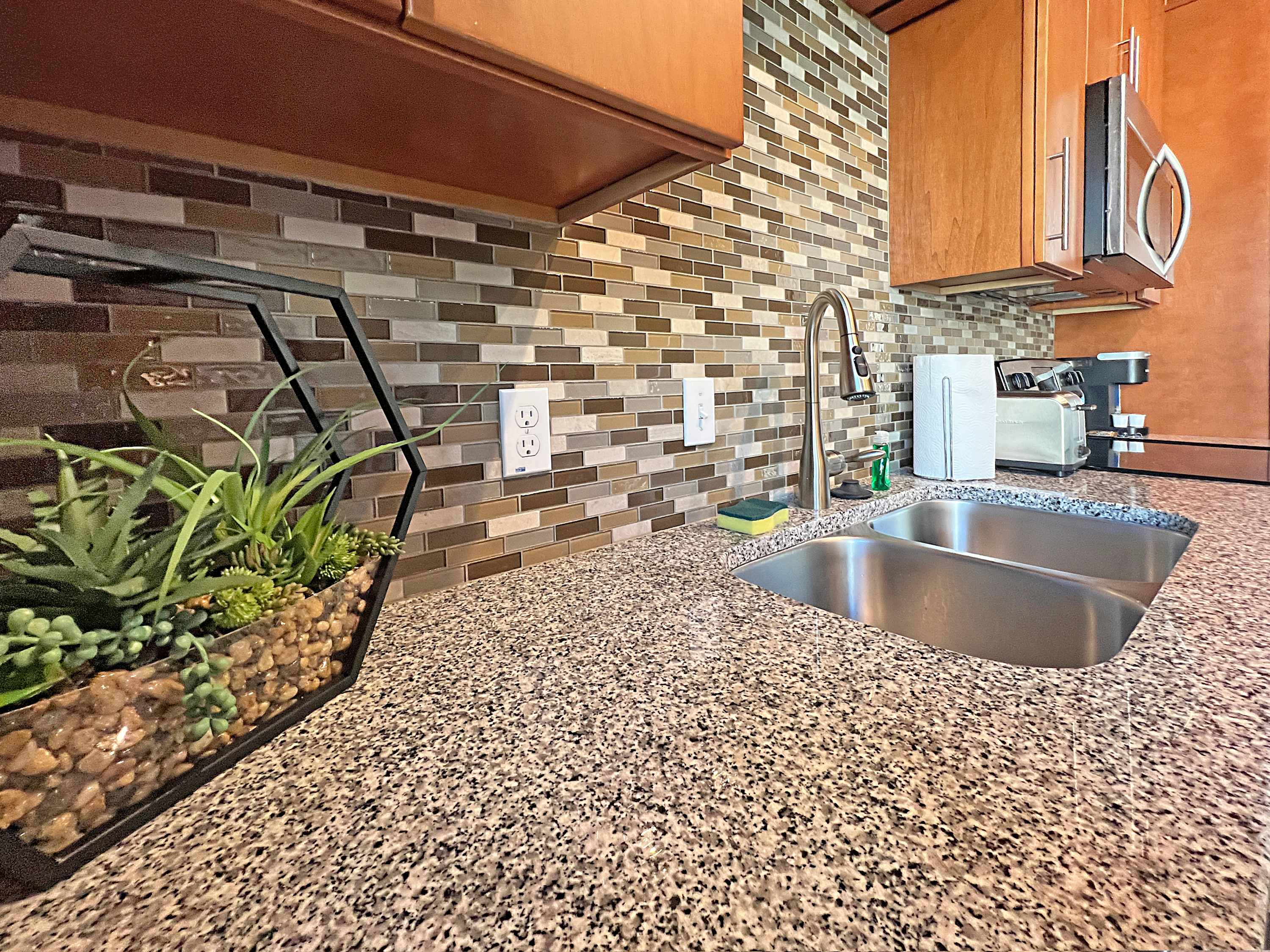 Westshore Luxe Living, Courtyard & Pool Views