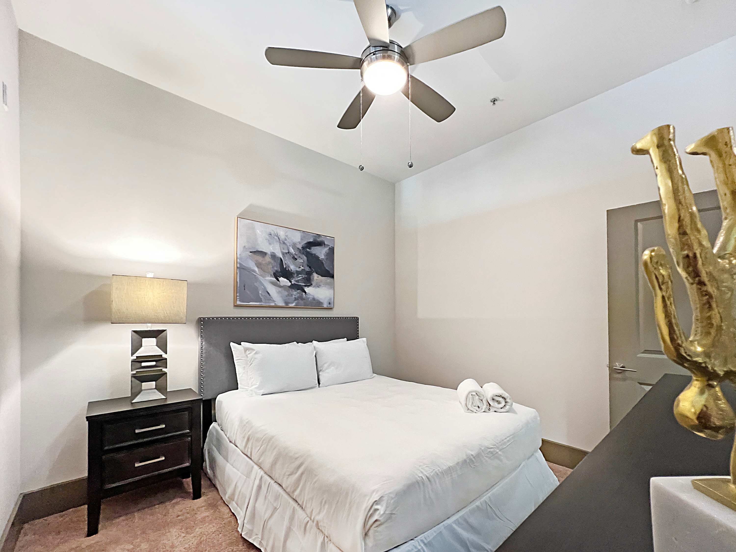 Westshore Luxe Living, Courtyard & Pool Views