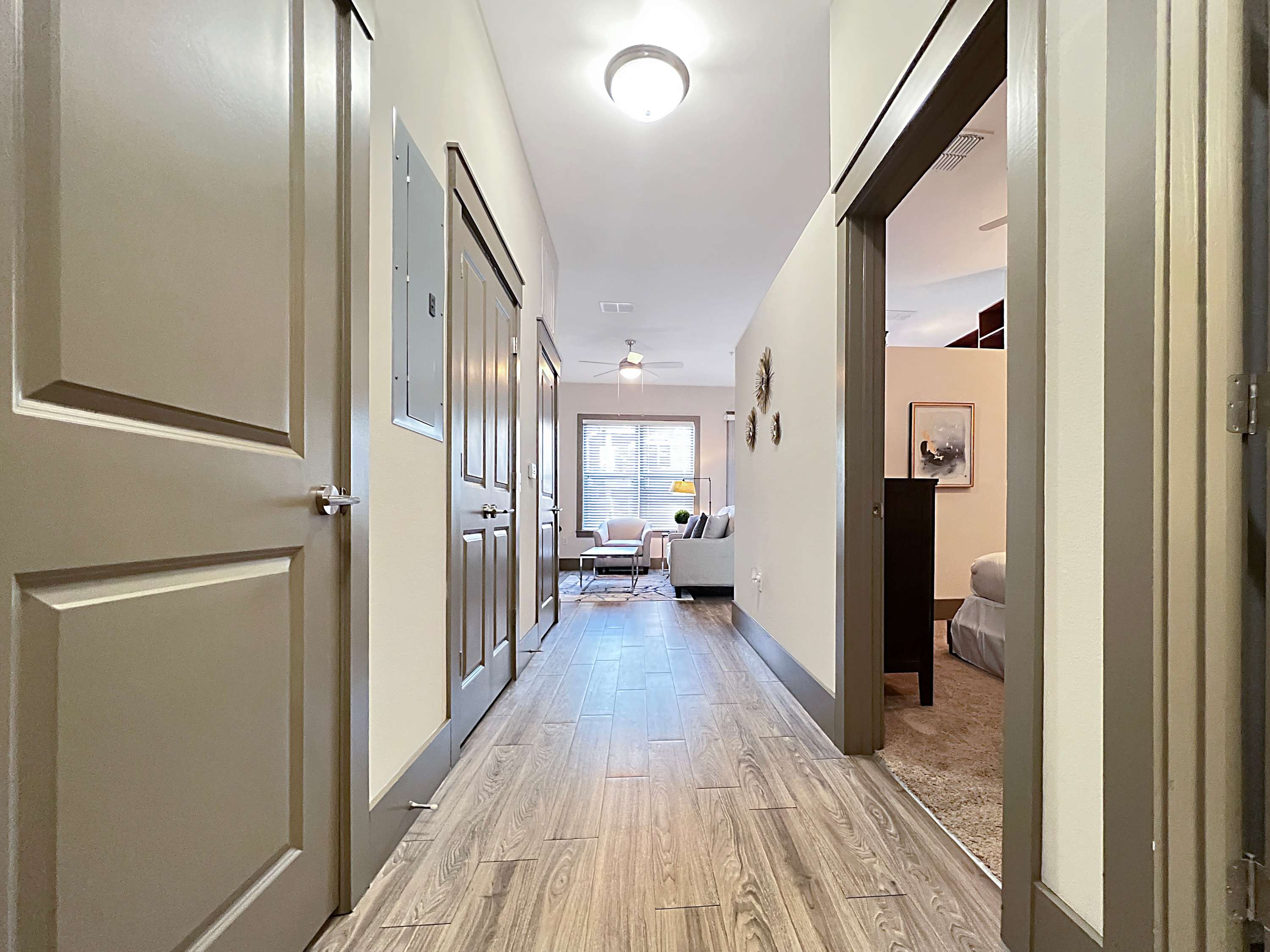 Westshore Luxe Living, Courtyard & Pool Views