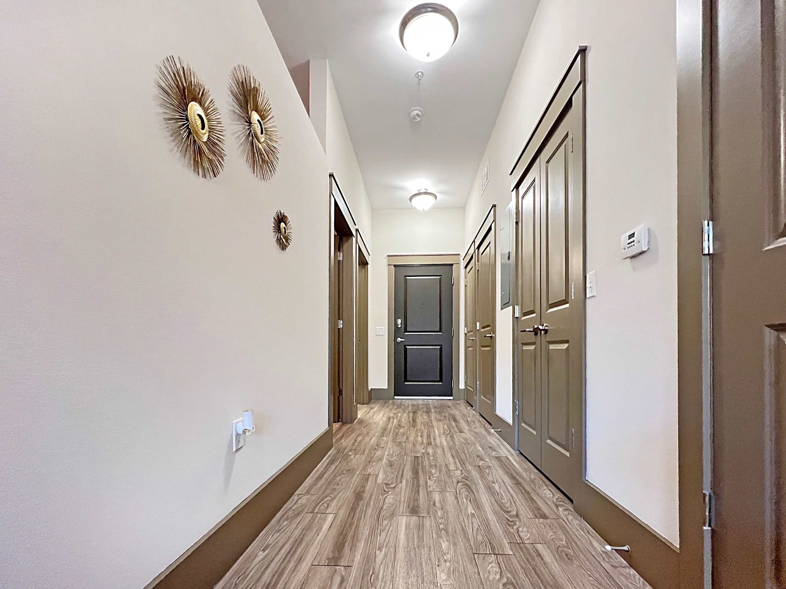 Westshore Luxe Living, Courtyard & Pool Views