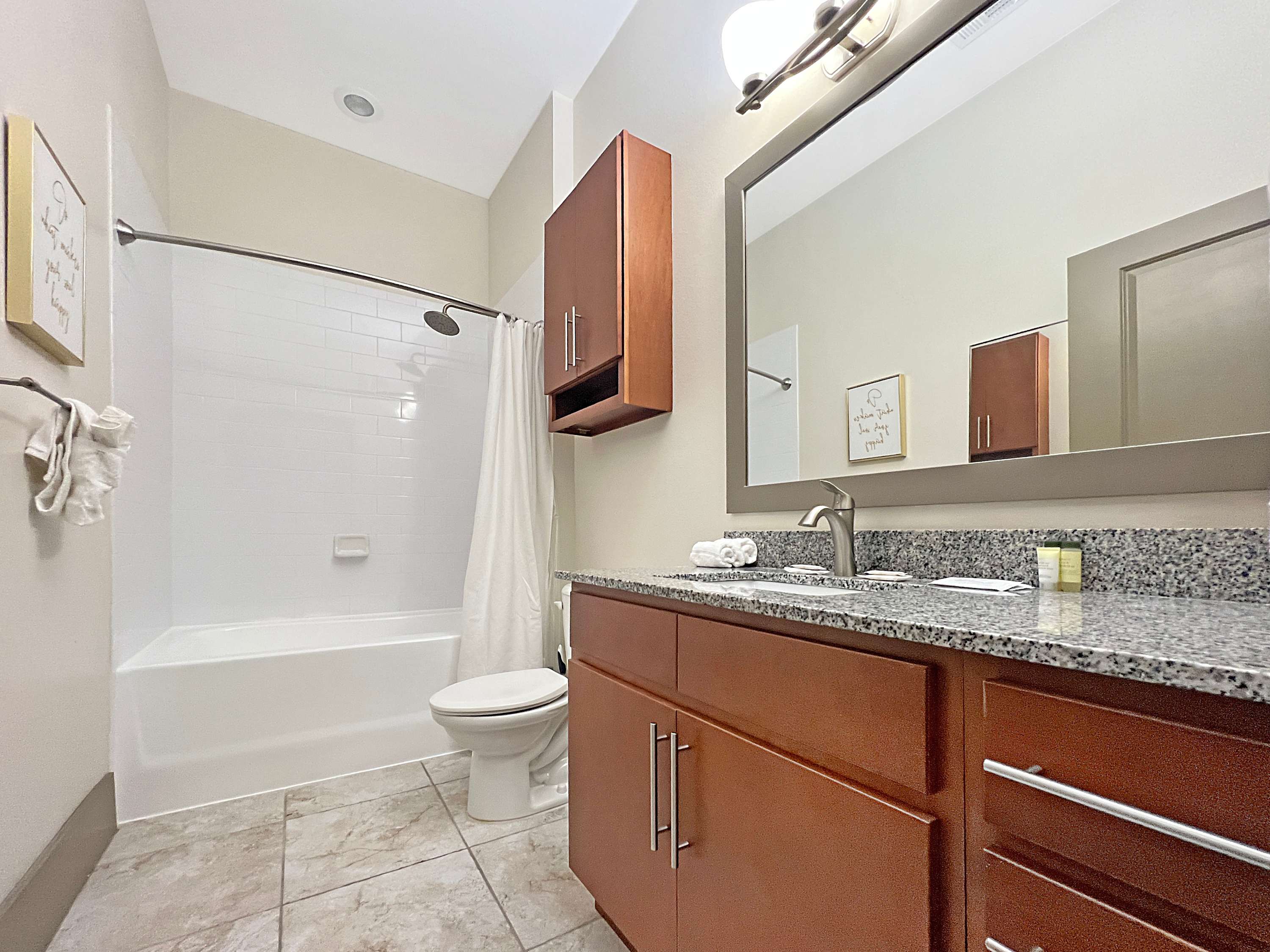 Westshore Luxe Living, Courtyard & Pool Views