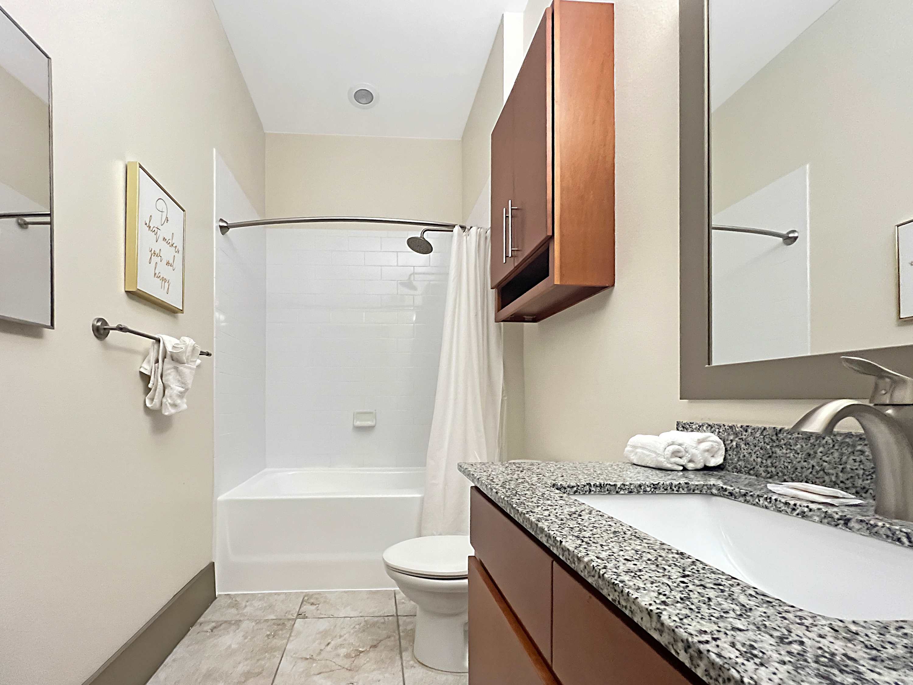 Westshore Luxe Living, Courtyard & Pool Views