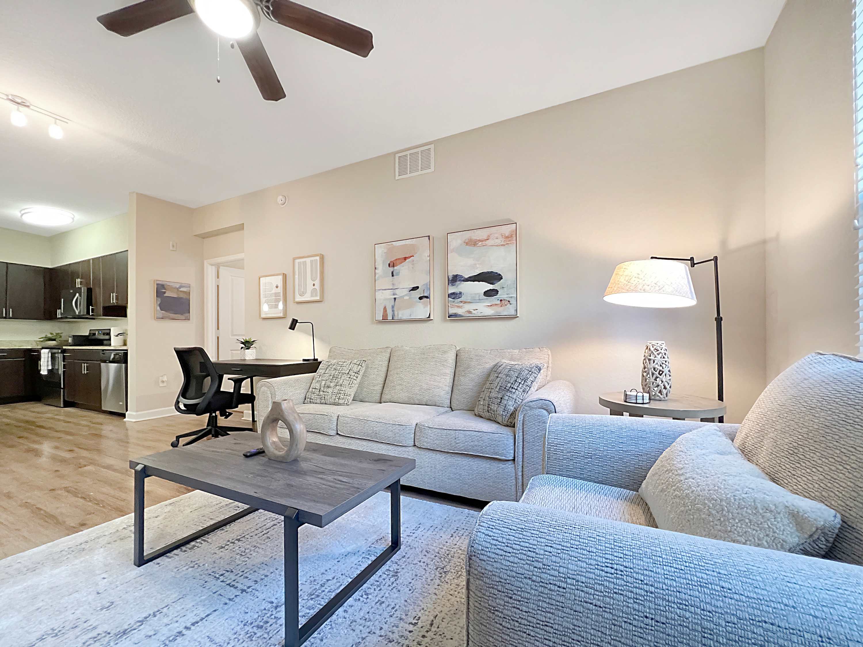 Luxury Westshore Living, Work Desk, Pet Friendly!