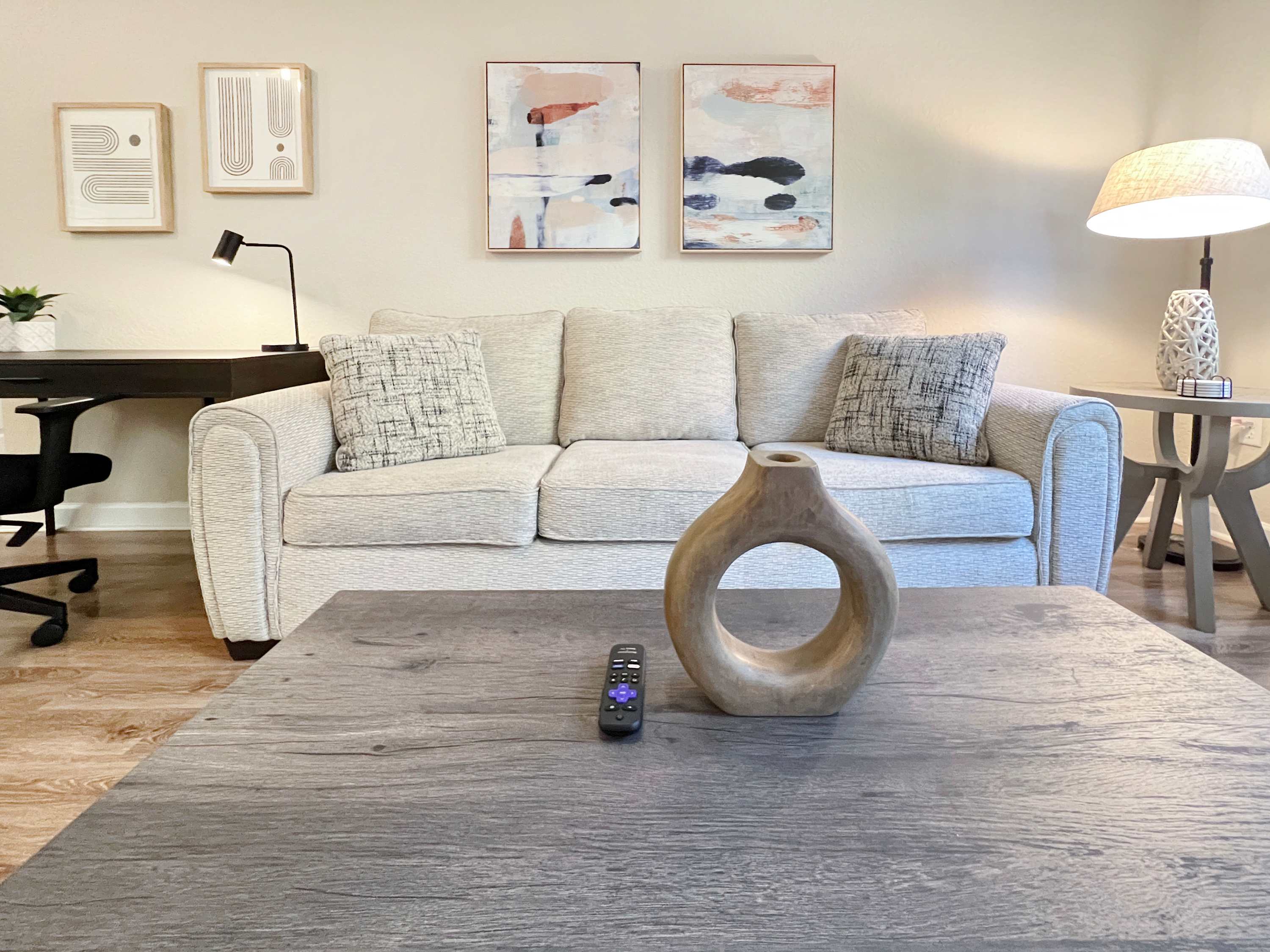 Luxury Westshore Living, Work Desk, Pet Friendly!