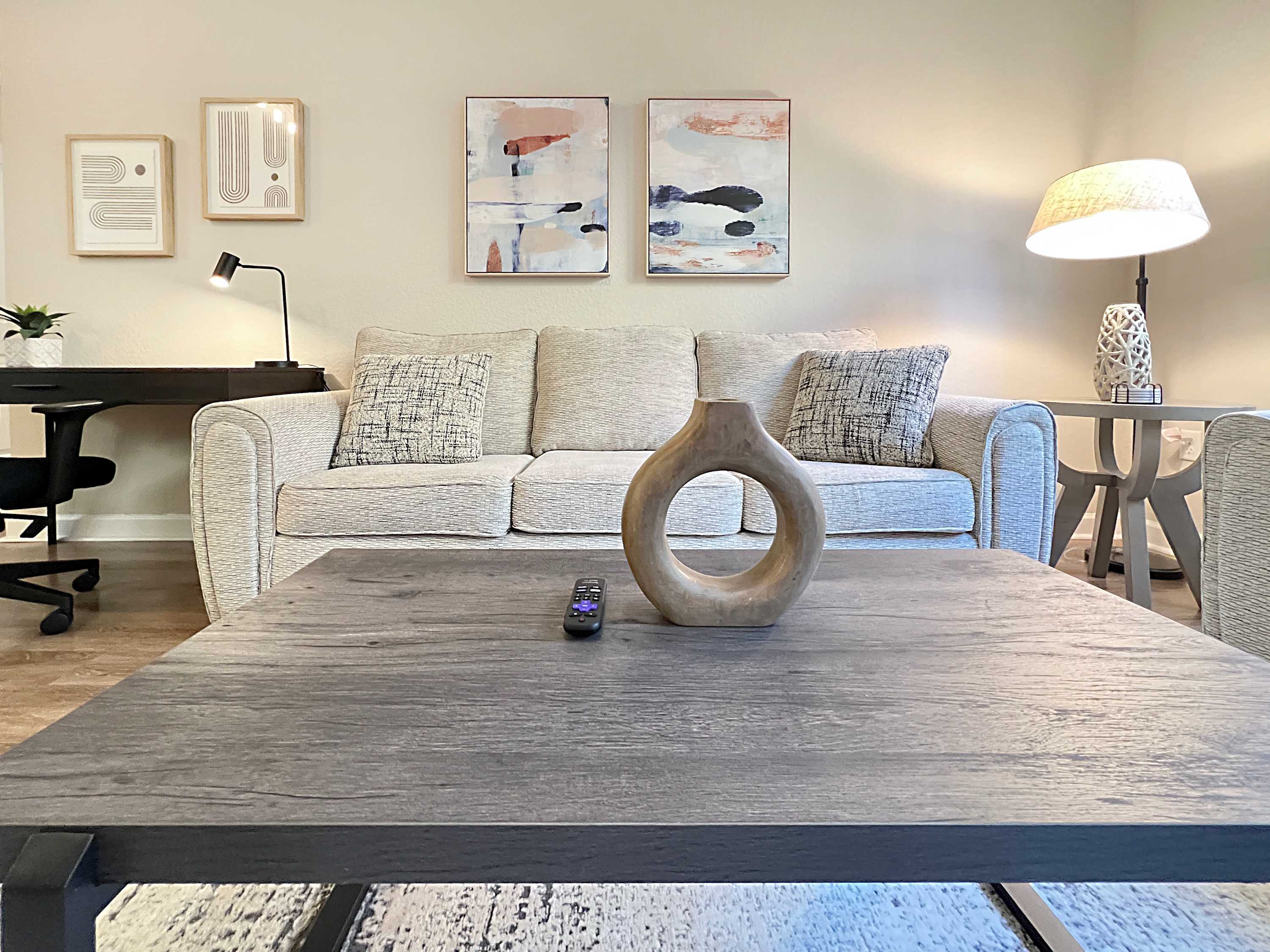 Luxury Westshore Living, Work Desk, Pet Friendly!