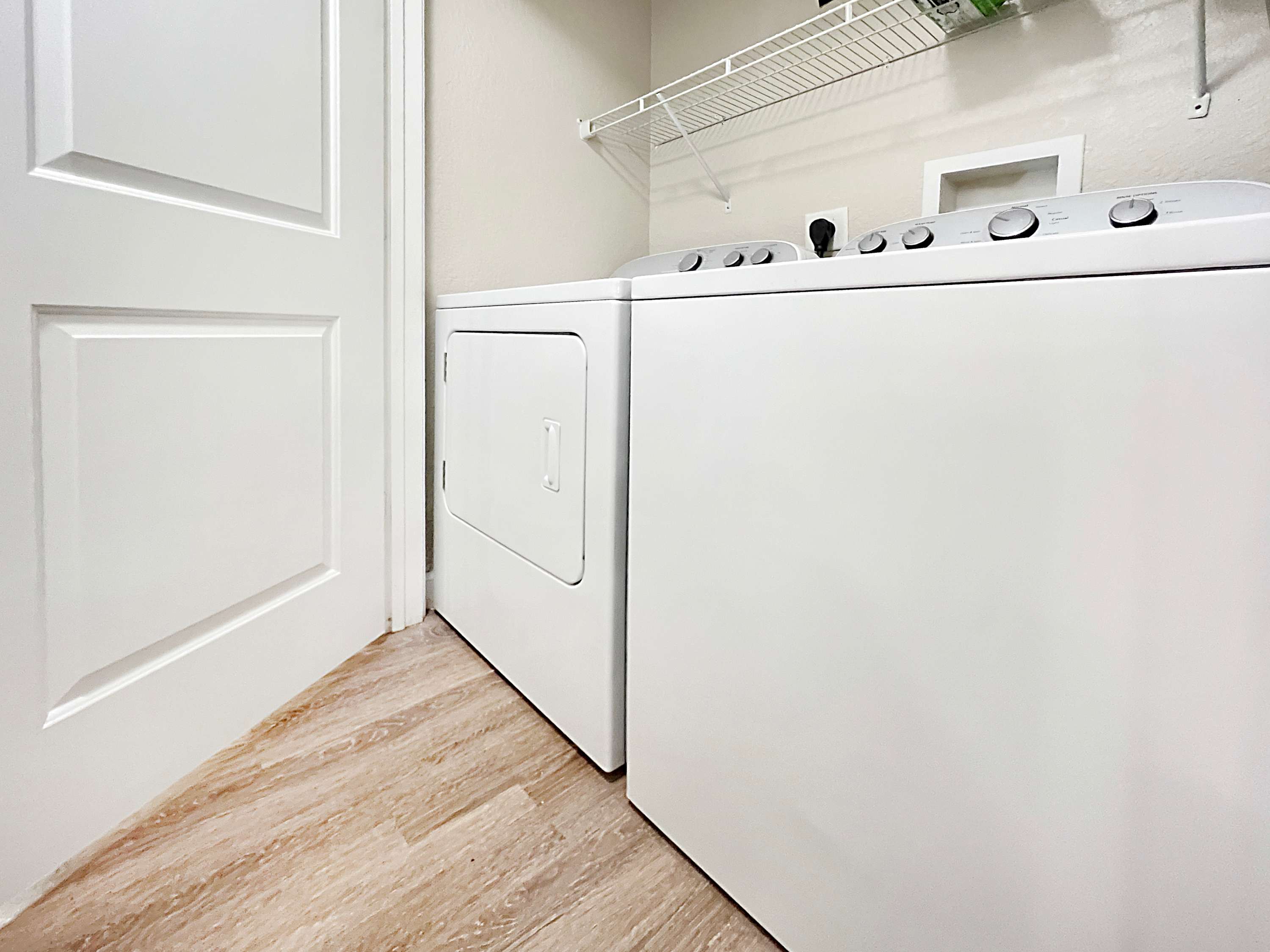 Luxury Westshore Living, Work Desk, Pet Friendly!