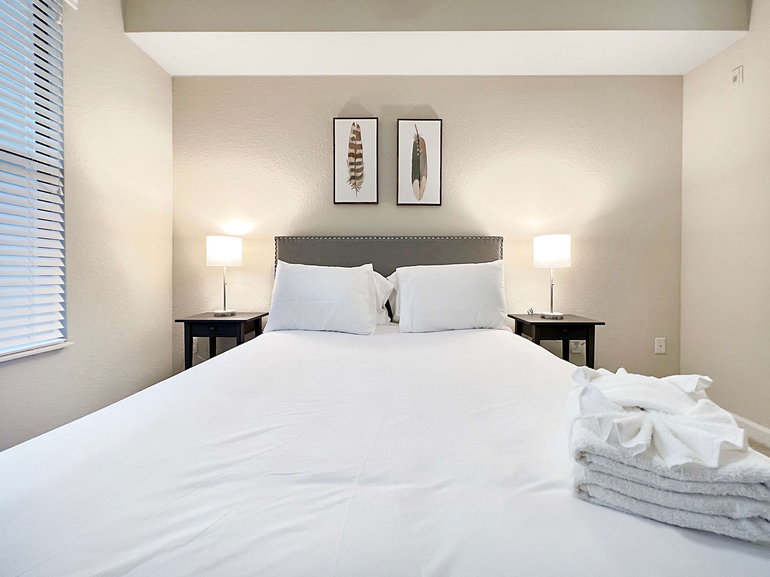 Luxury Westshore Living, Work Desk, Pet Friendly!