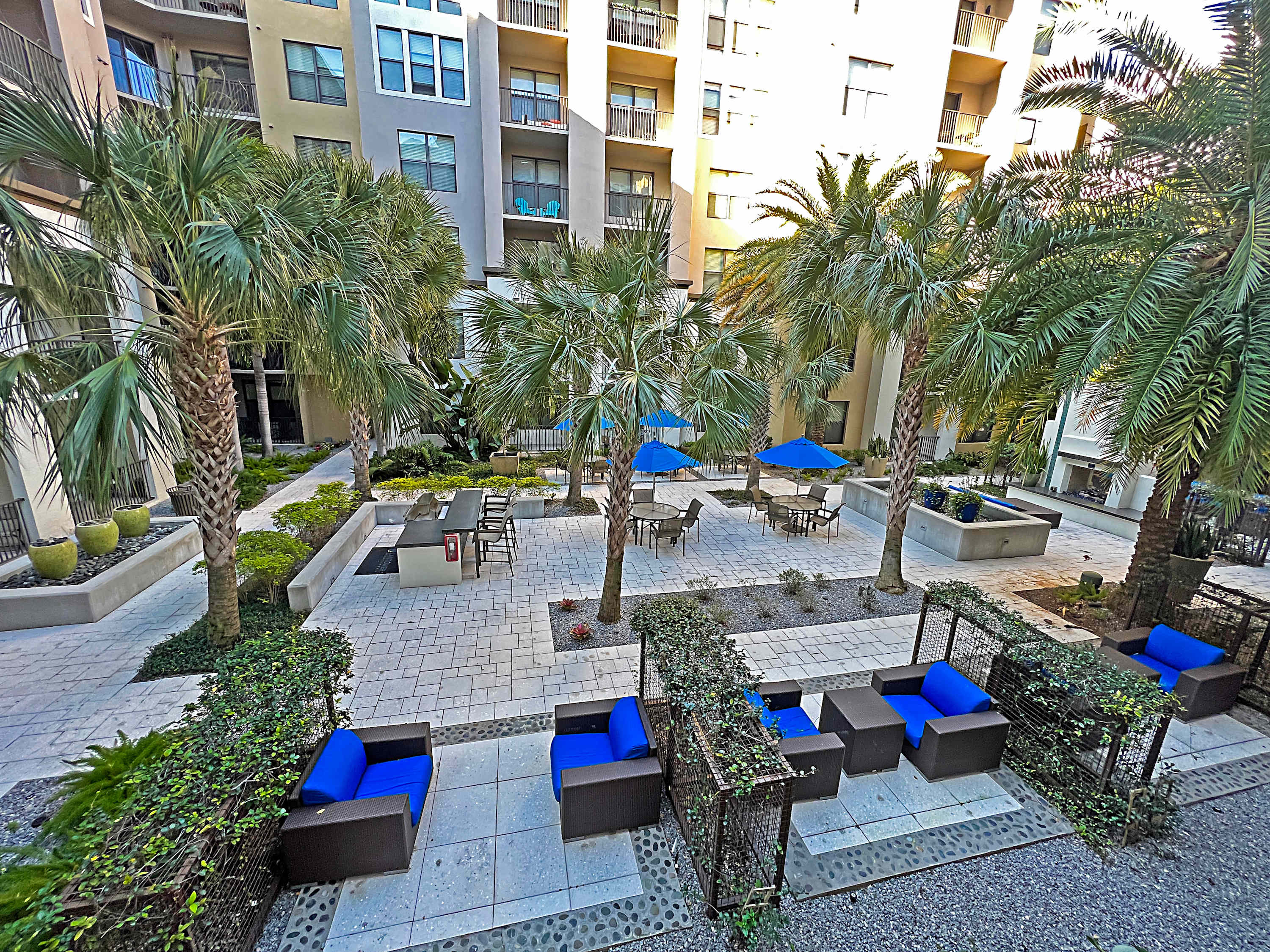 Luxury Westshore Living, Work Desk, Pet Friendly!