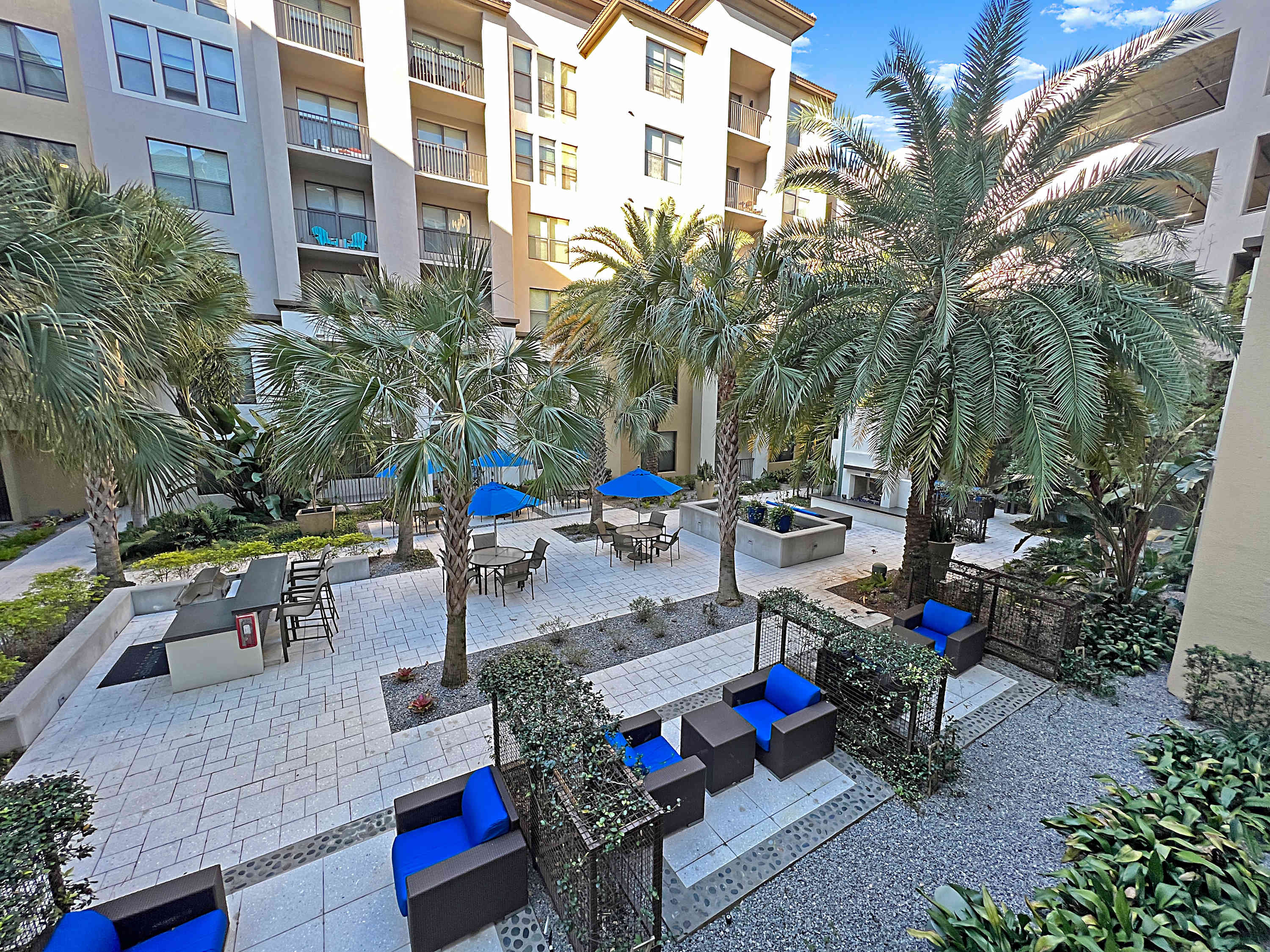 Luxury Westshore Living, Work Desk, Pet Friendly!