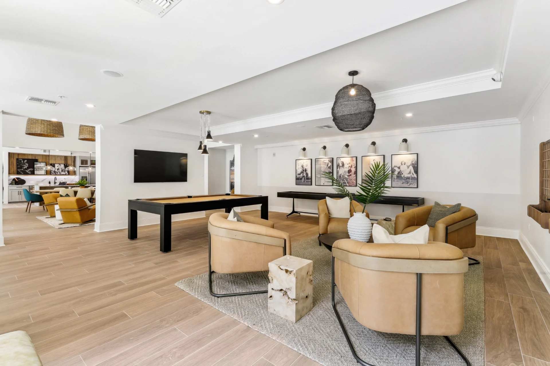 Luxury Westshore Living, Work Desk, Pet Friendly!