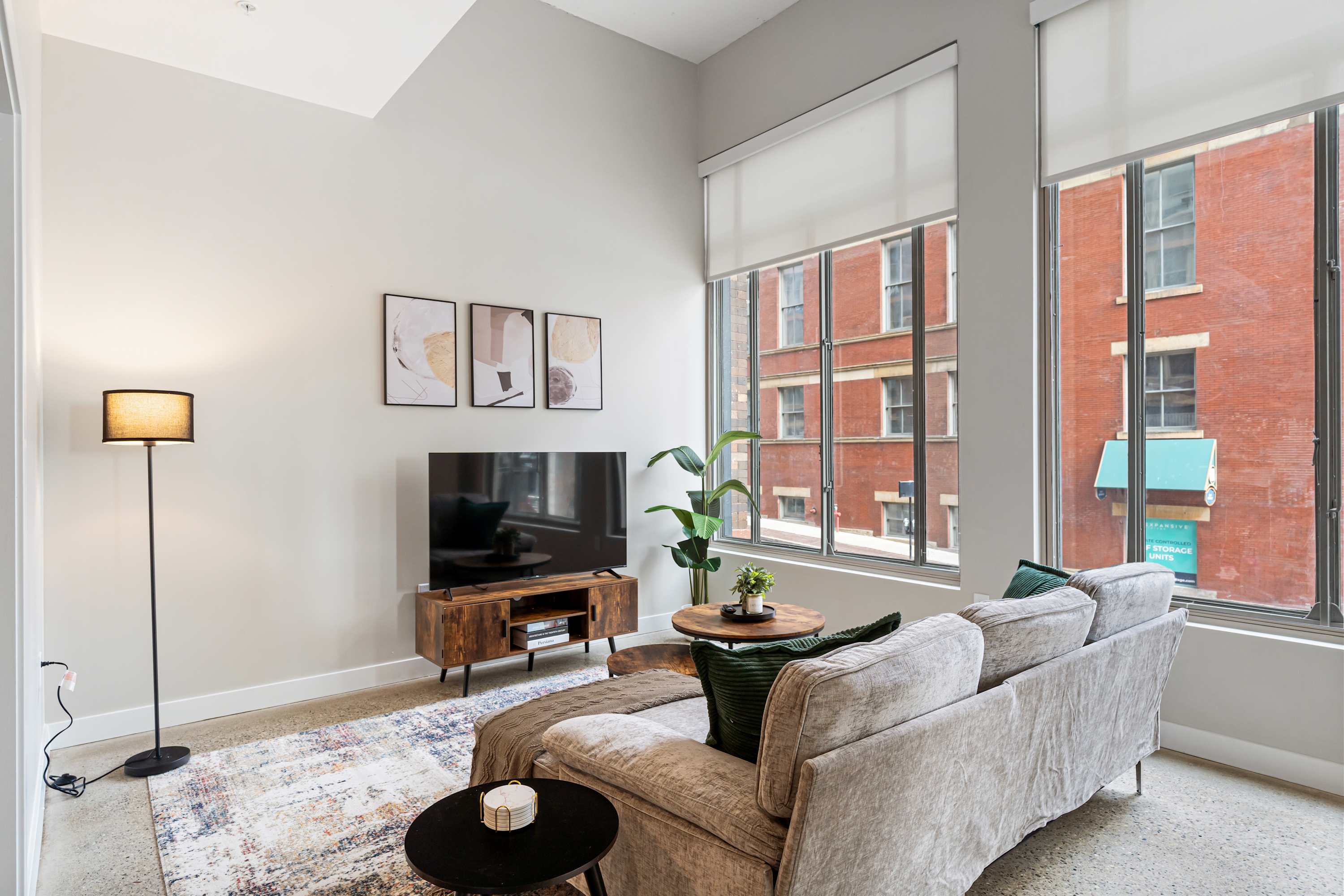 CozySuites Textile | 4BR w/ Gym, Rooftop access in Cincinnati, OH