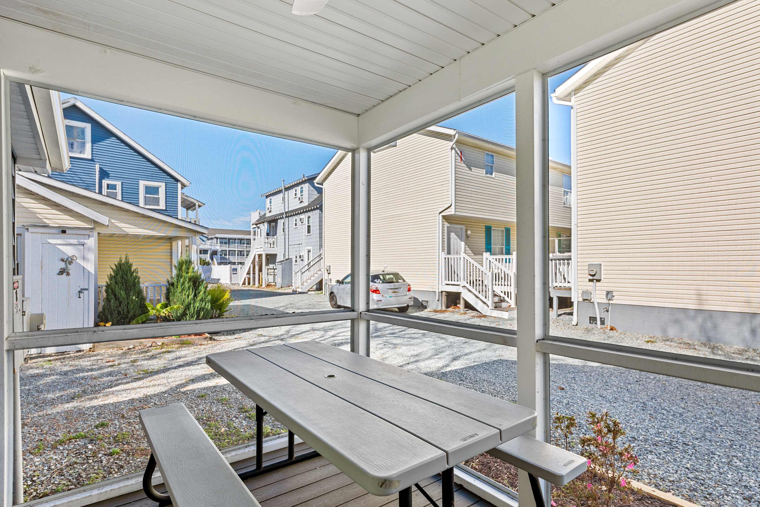 Parrot Bay 25 | Pet Friendly
