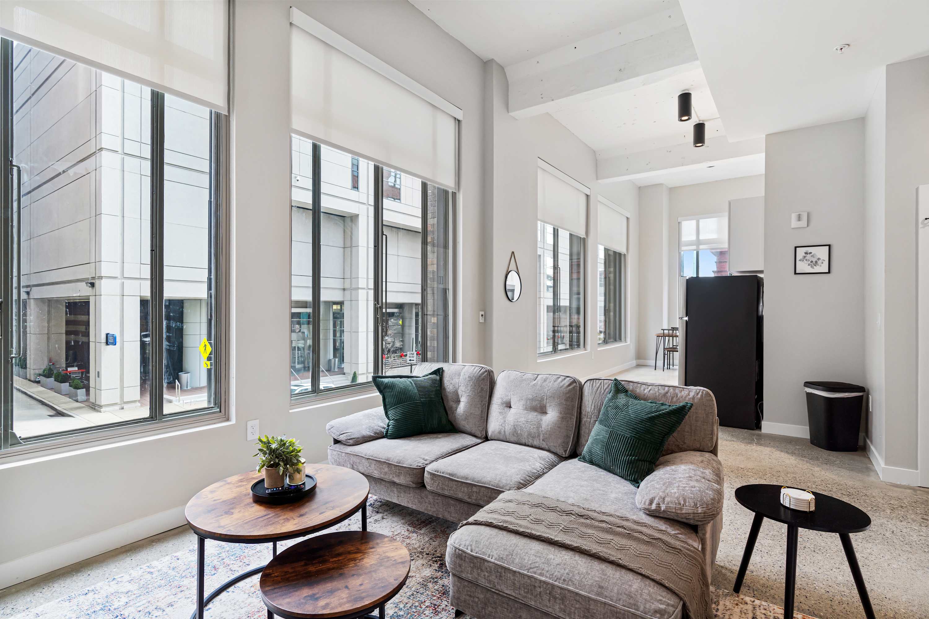 CozySuites Textile | 5BR w/ Gym, Rooftop access in Cincinnati, OH
