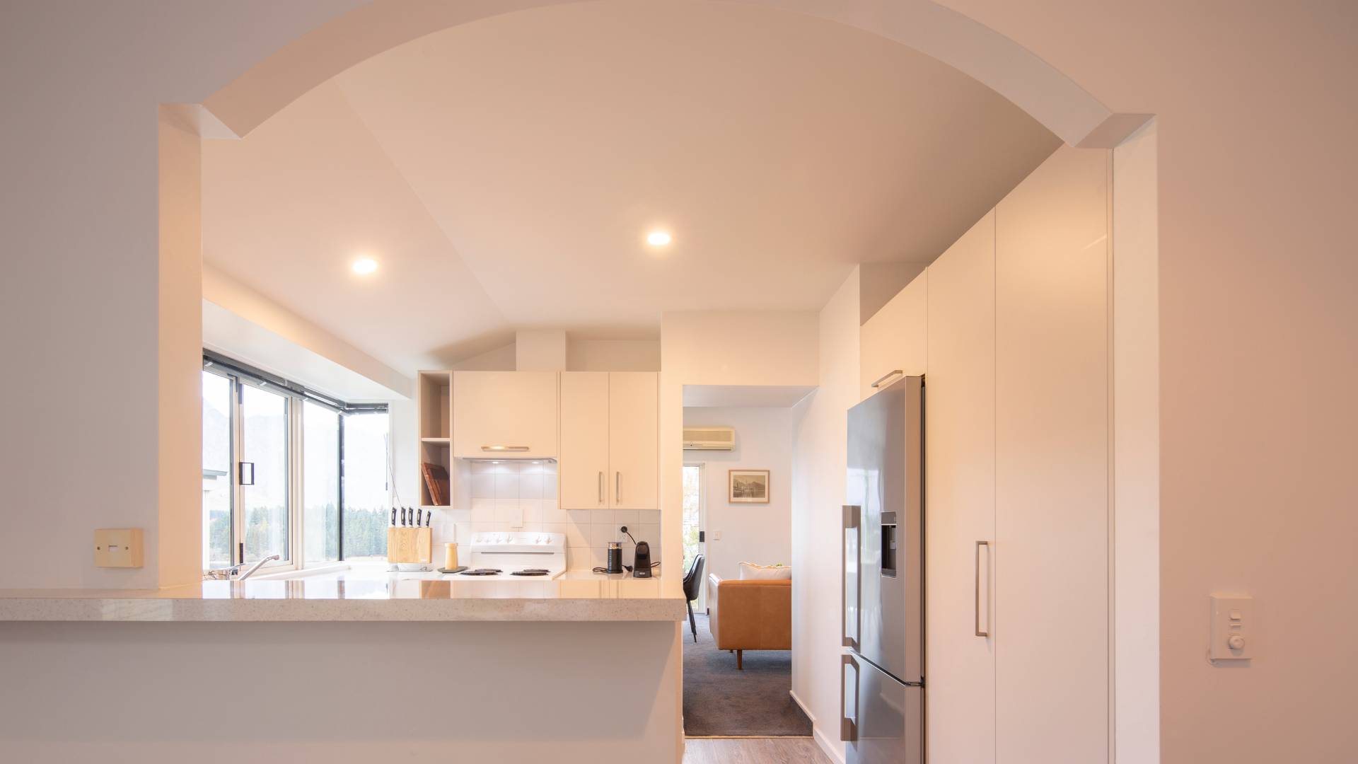 Contemporary square kitchen design for a perfect blend of form and function - NZ luxury lodges