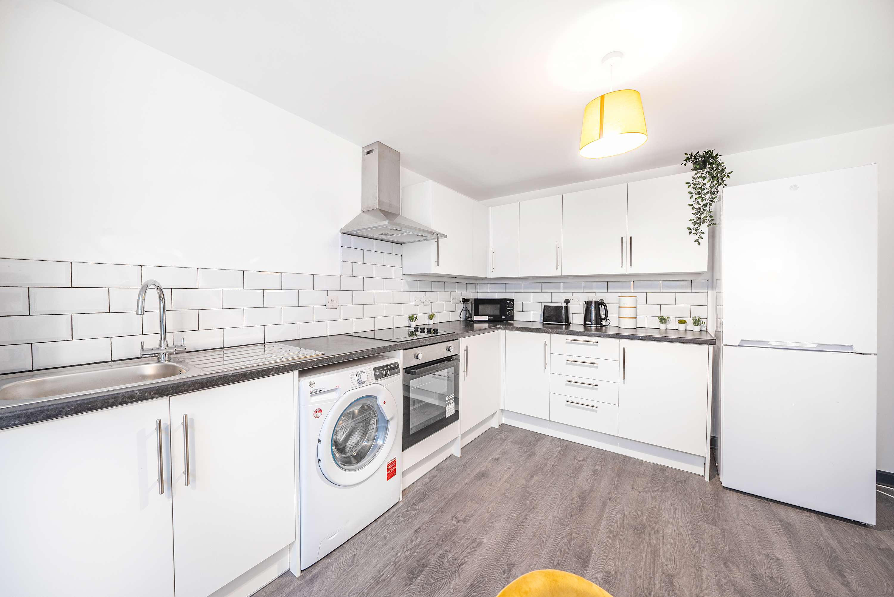 Spacious 5 bedroom apartment sleeping 10 in Mcr in Bury New Road 335 M45 7SE - Property image 27 - VivreStays