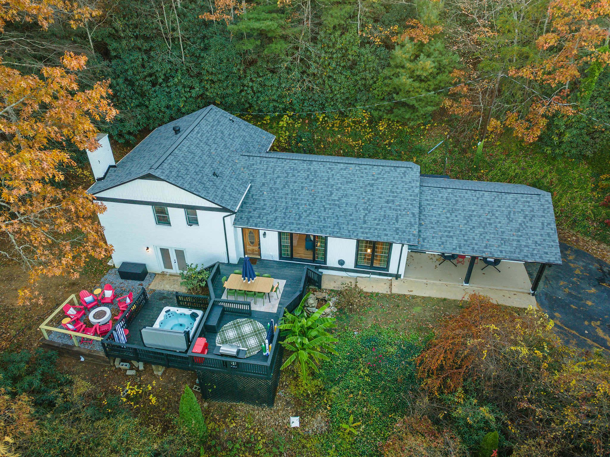 Expansive Deck Sleeps 16 Hot Tub Game Room — Fairview, NC — vacation rental