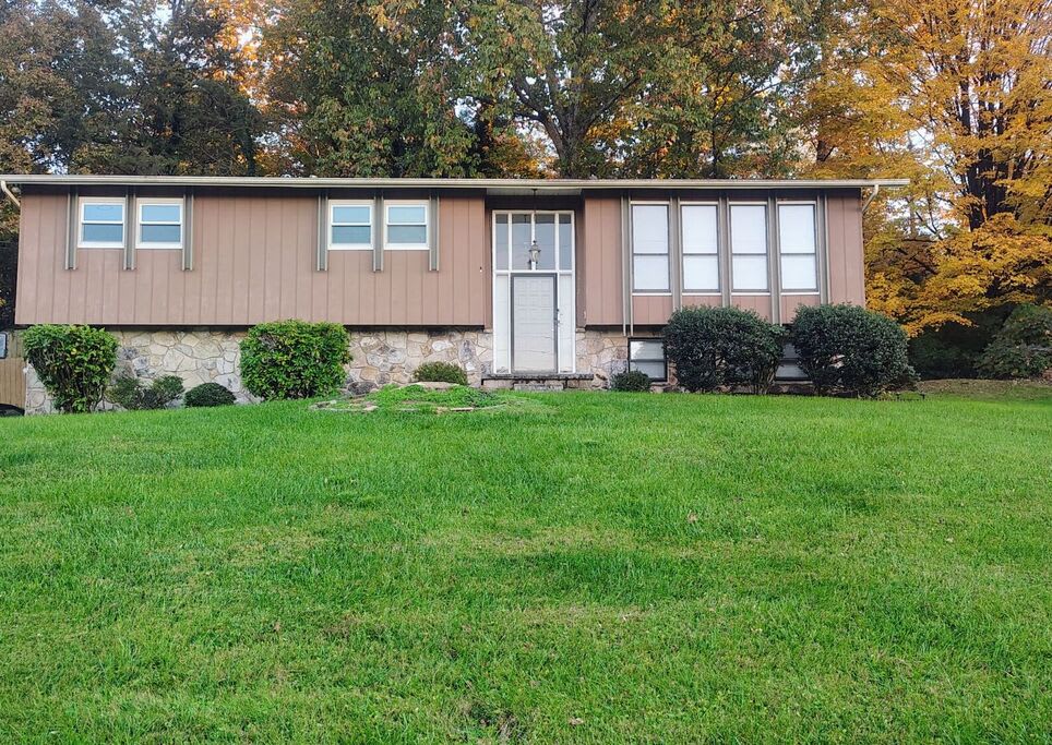Smoky Top Manor! Private 3BR Retreat Minutes from Knoxville Attractions — Knoxville, TN — vacation rental