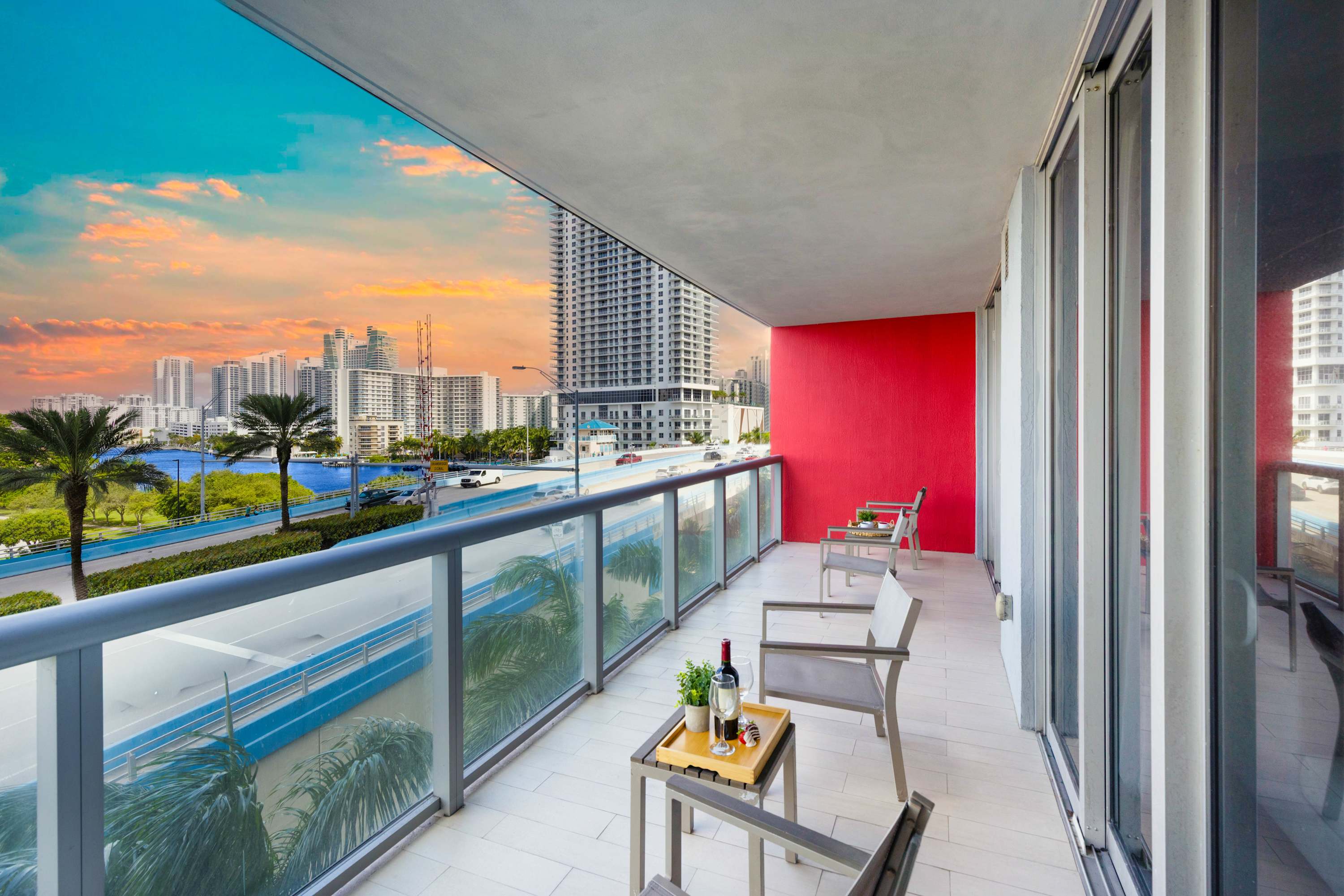 Amazing 2 BR Apartment, Pool & Near Beach