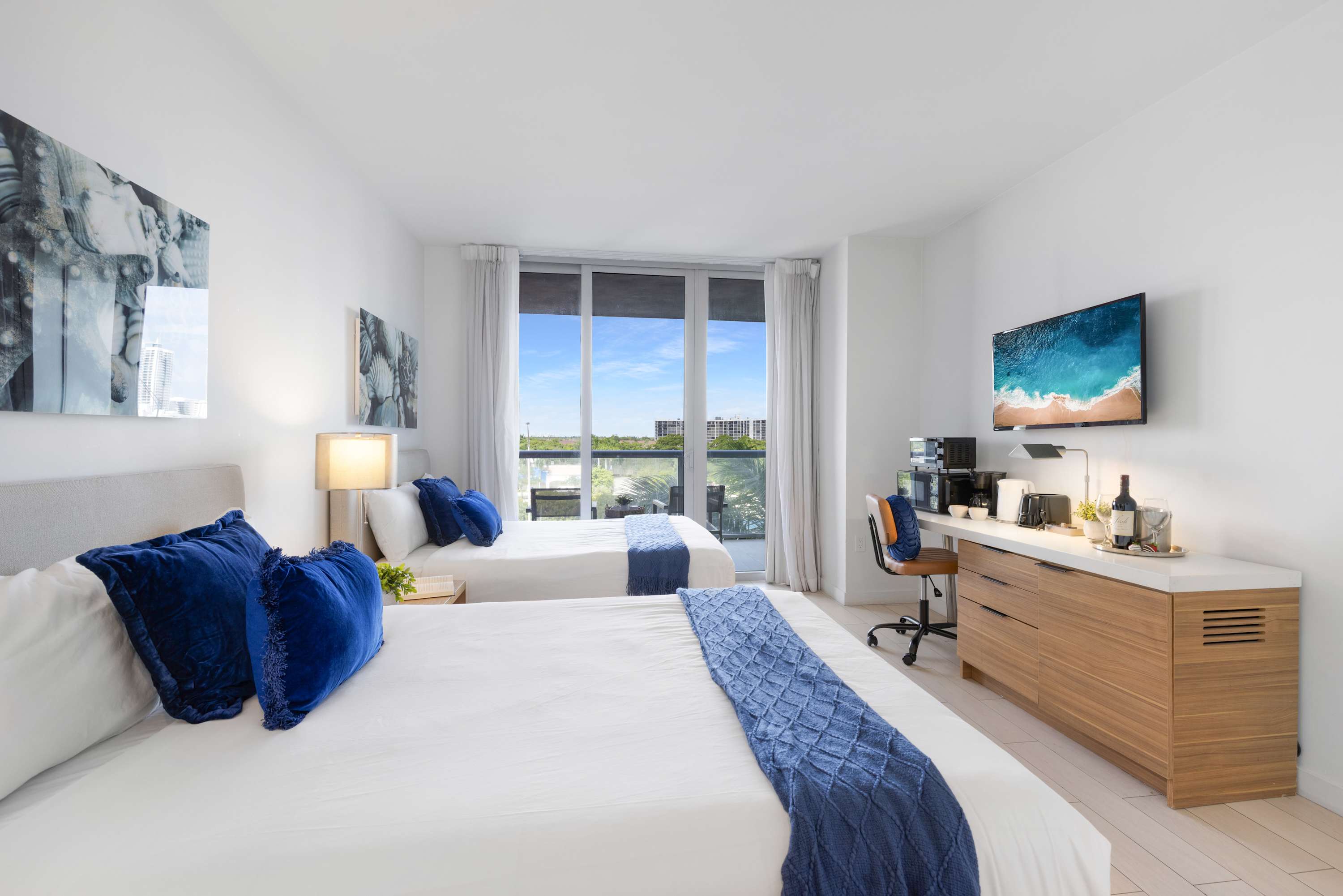 Spectacular Studio, Amazing Amenities + Pool