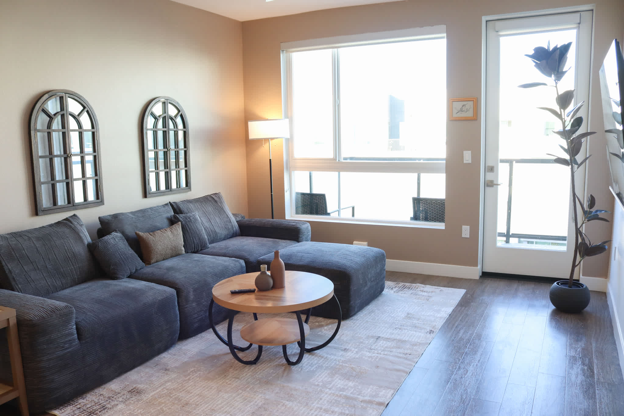 Stylish Apartment Near Disneyland w/ Pool & Gym