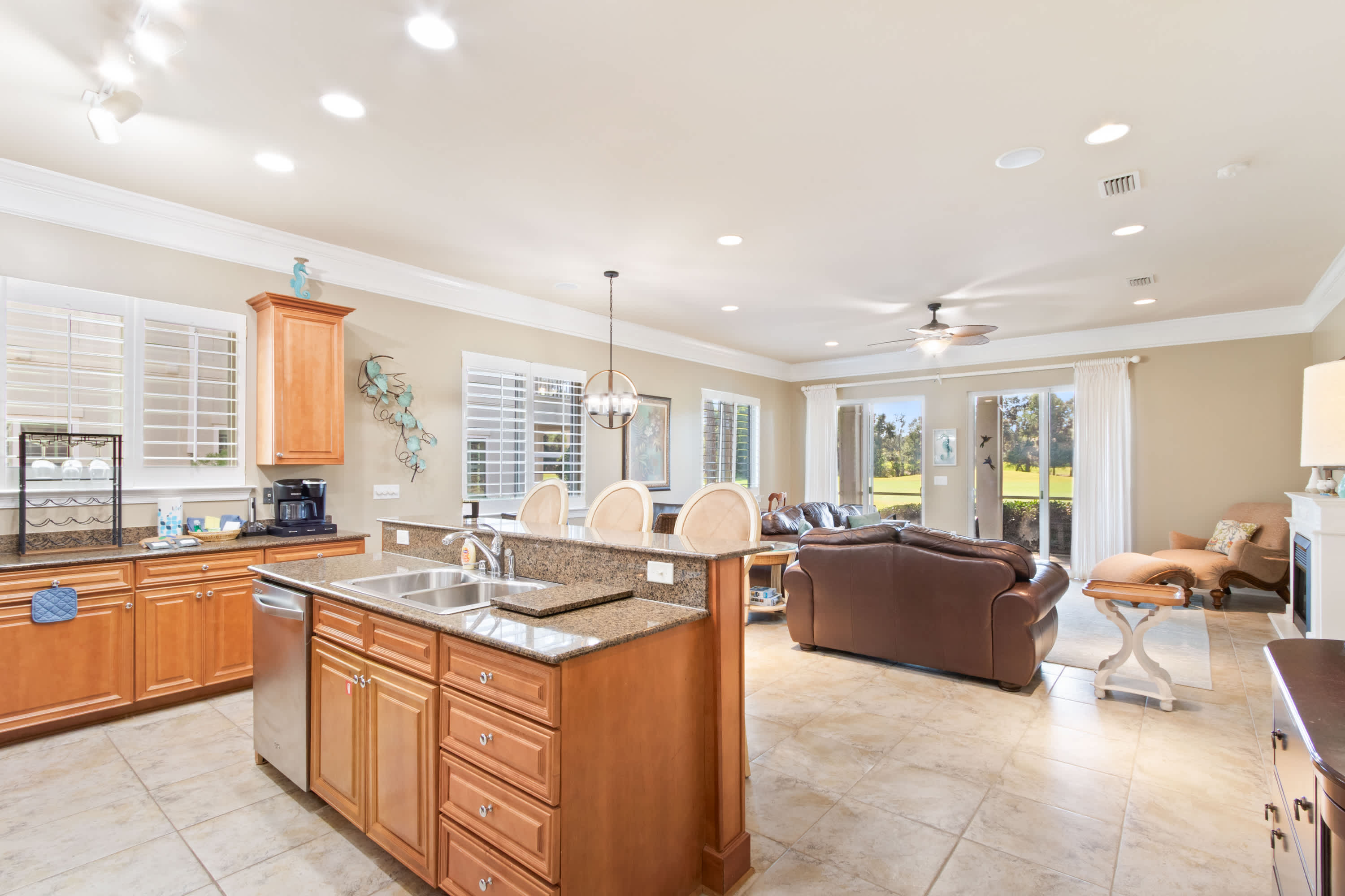Luxury 3 Bed 3 Bath Resort, Beaches, Pool, Golf