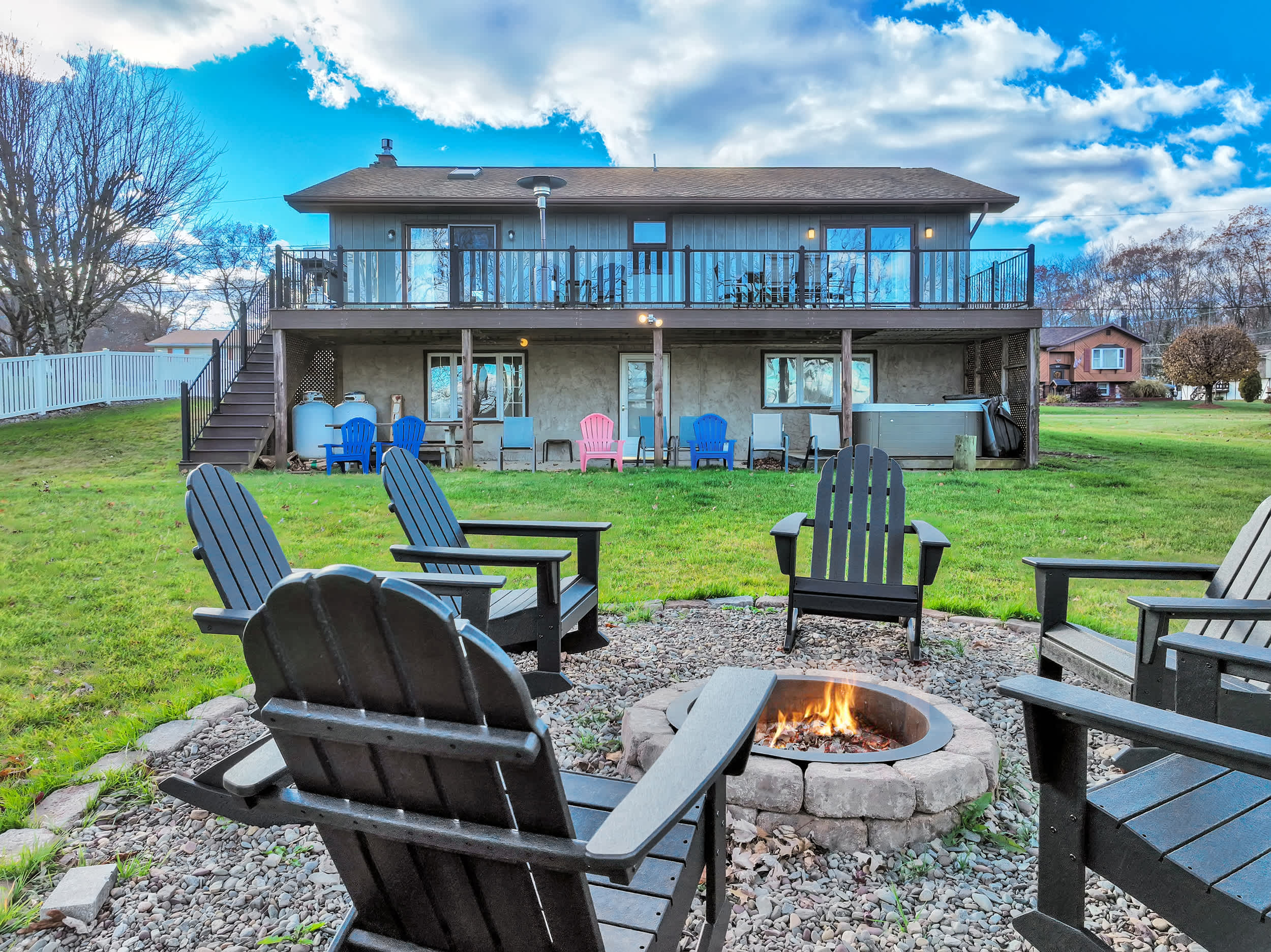 LakeFront Pocono Cabin | Massive Yard & Hot Tub ā White Haven, PA ā vacation rental
