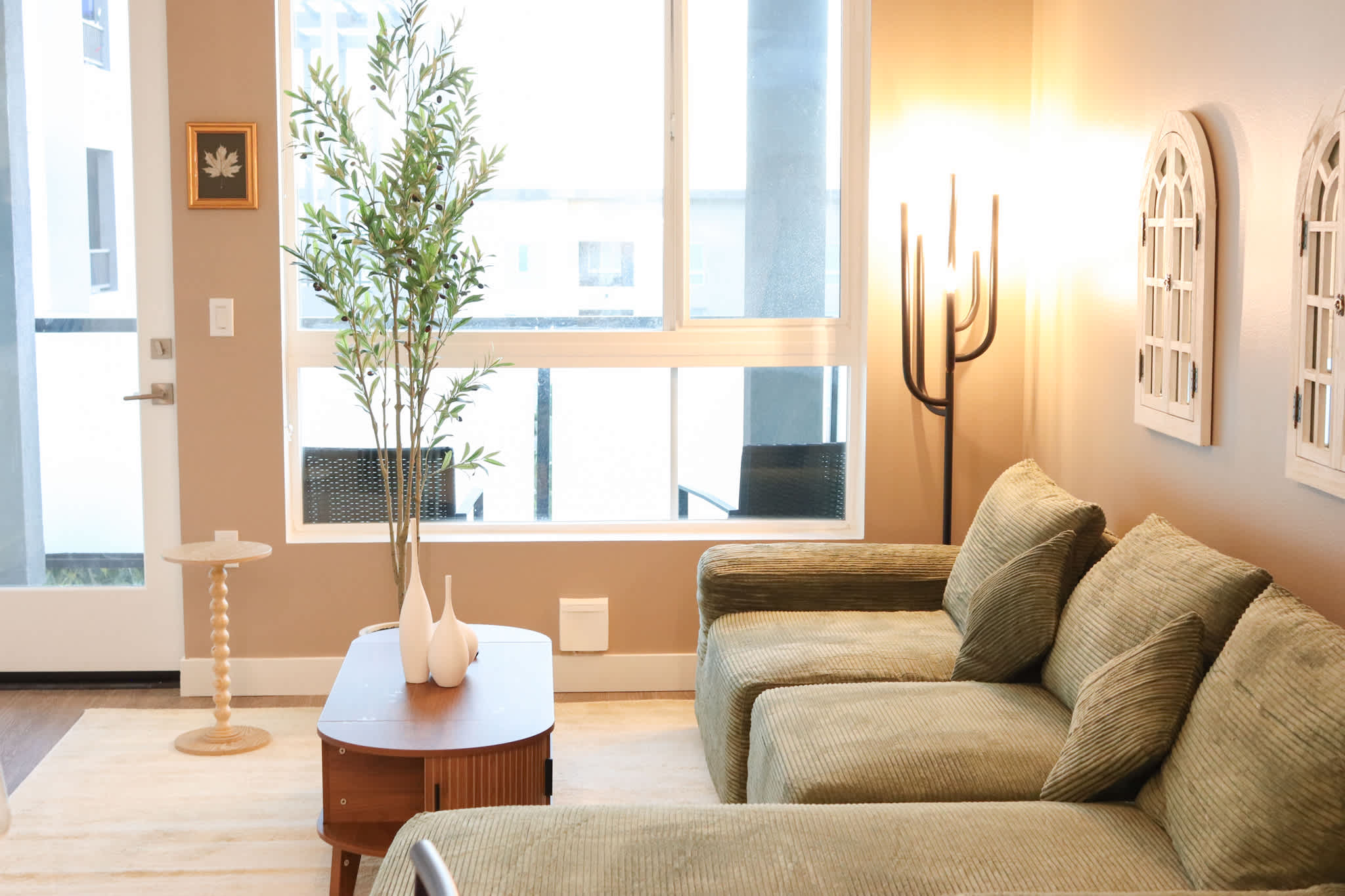 Inspo Apartment 10 Min to Disneyland | Pool & Gym