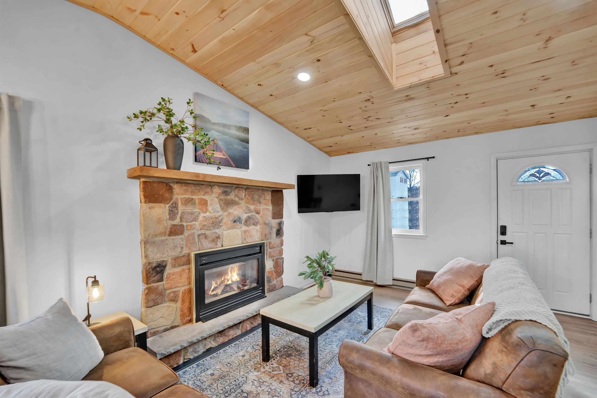 LakeFront Pocono Cabin | Massive Yard & Hot Tub