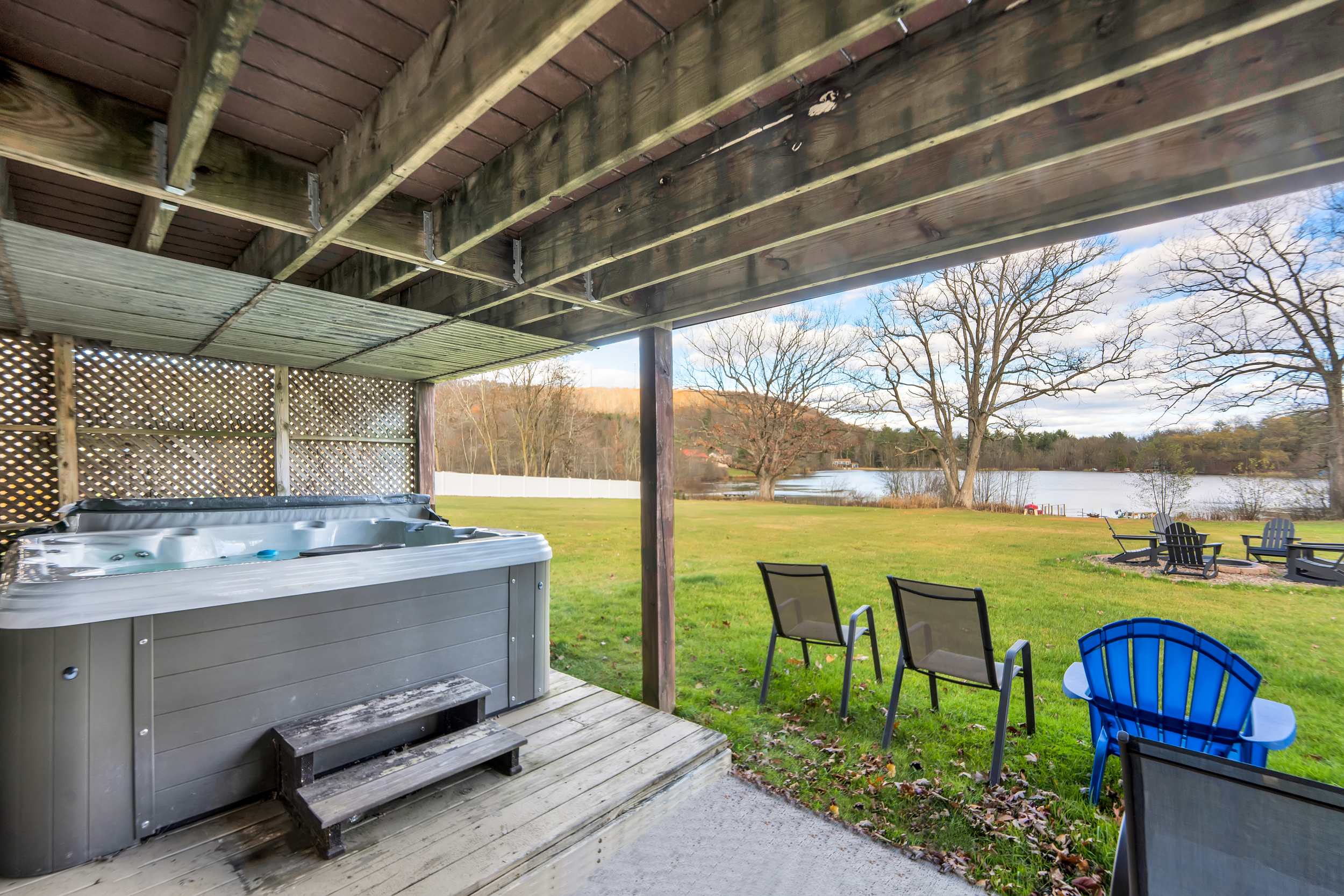 LakeFront Pocono Cabin | Massive Yard & Hot Tub