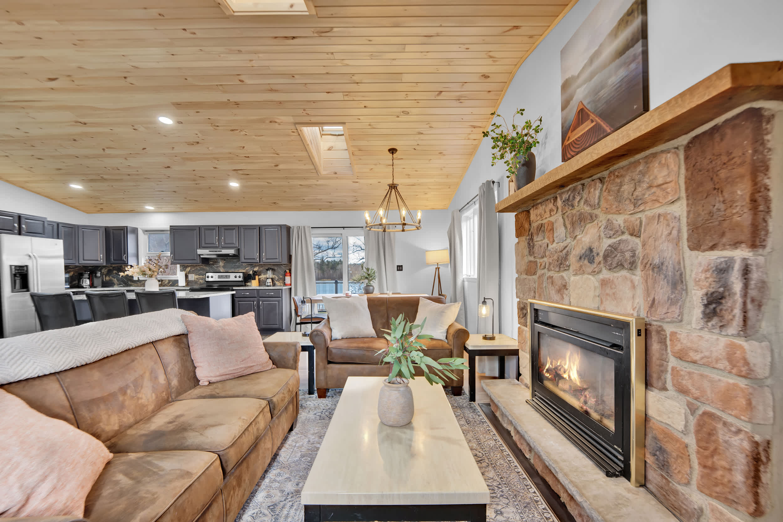 LakeFront Pocono Cabin | Massive Yard & Hot Tub