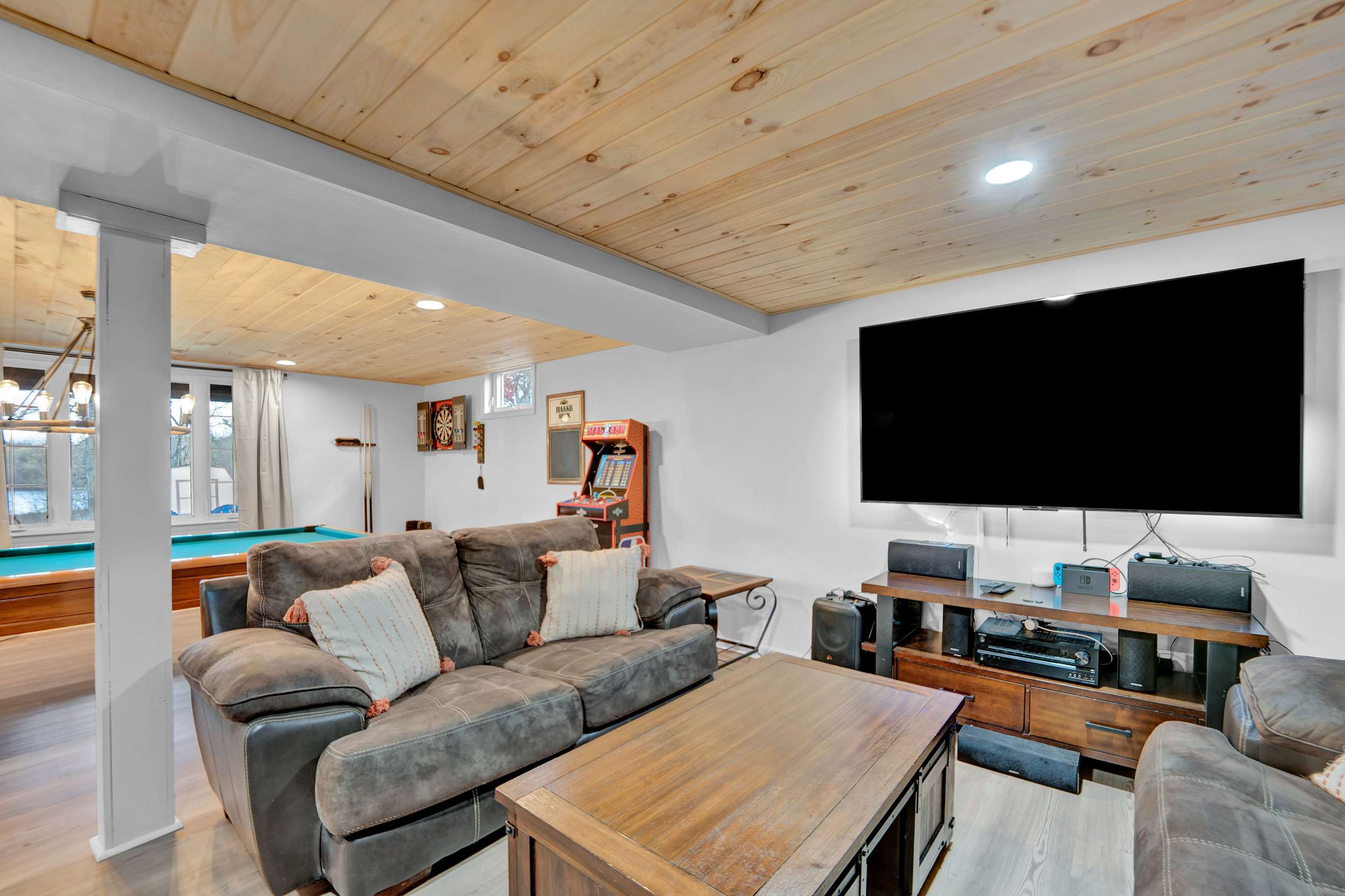 LakeFront Pocono Cabin | Massive Yard & Hot Tub