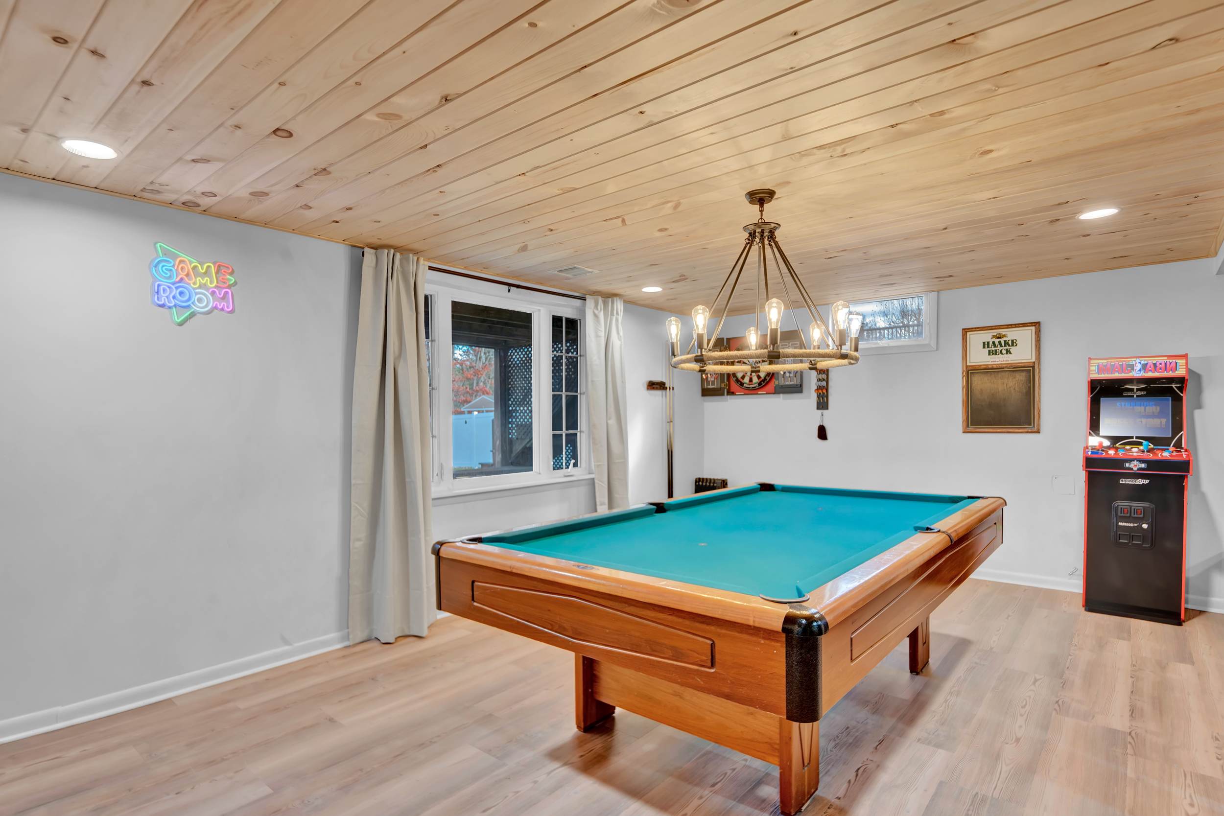 LakeFront Pocono Cabin | Massive Yard & Hot Tub