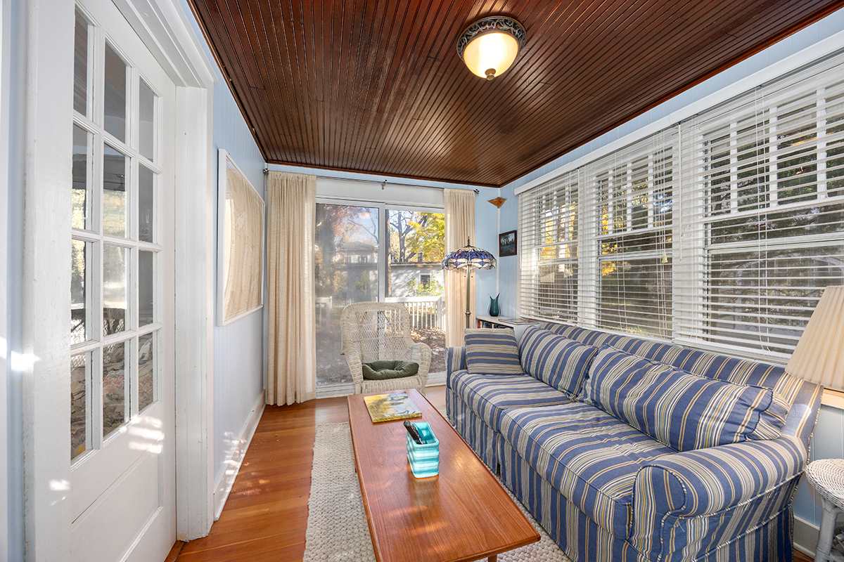 Charming Saugatuck Getaway by Lake Shops 4