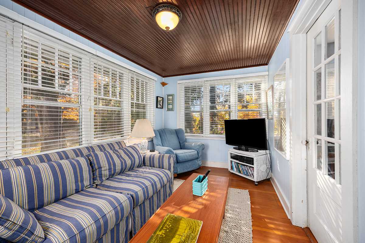 Charming Saugatuck Getaway by Lake Shops 15