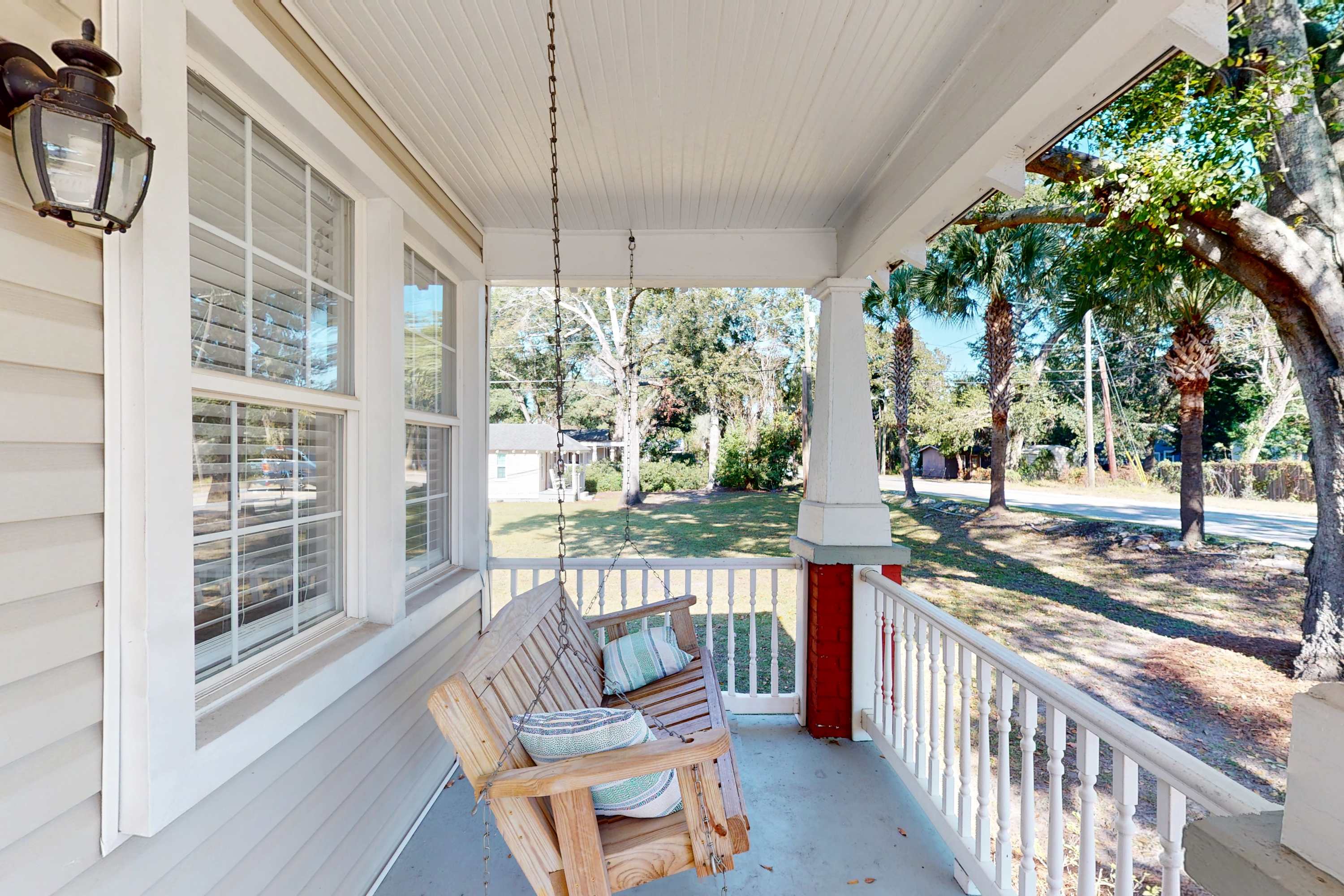 Family-Friendly Charming Combo Bungalow w/ WiFi — North Charleston, SC — vacation rental