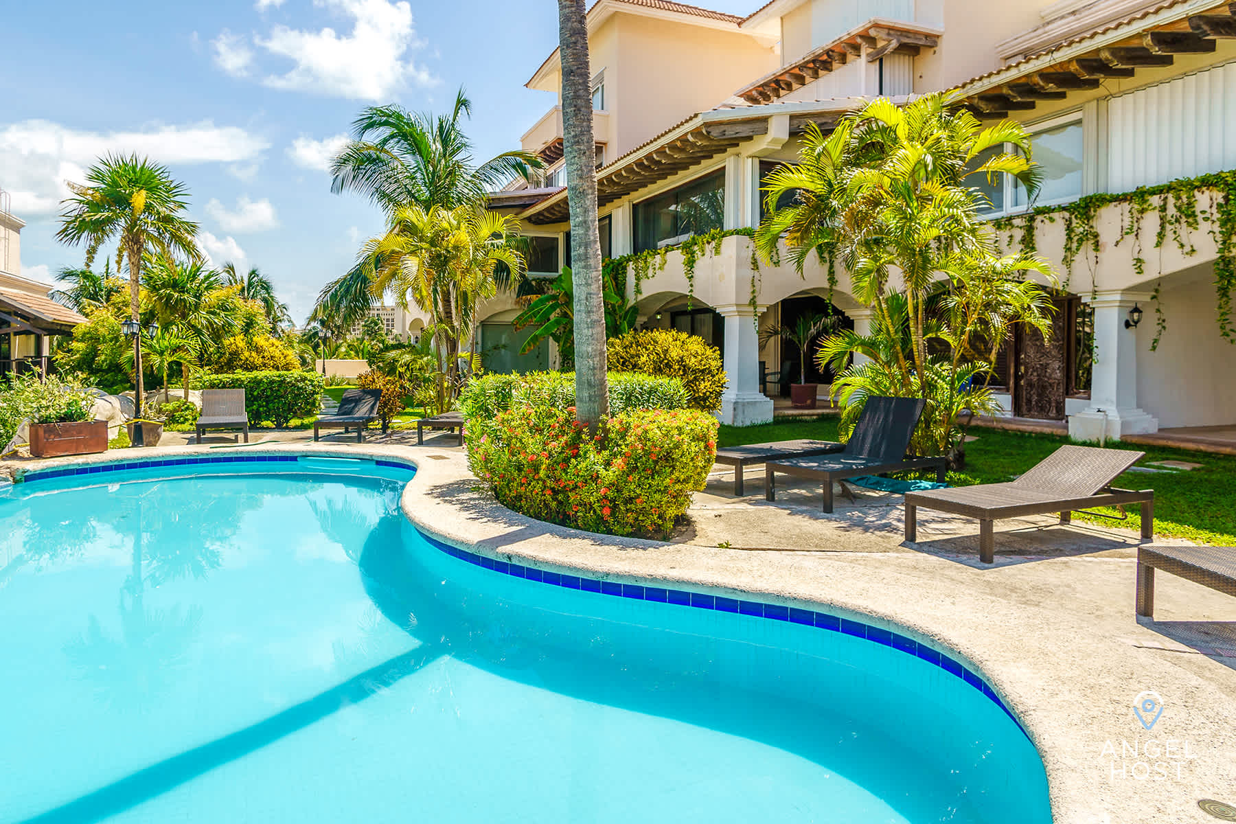 Hotel Zone Stay with Lagoon Views and Pools — Cancún, Quintana Roo — vacation rental