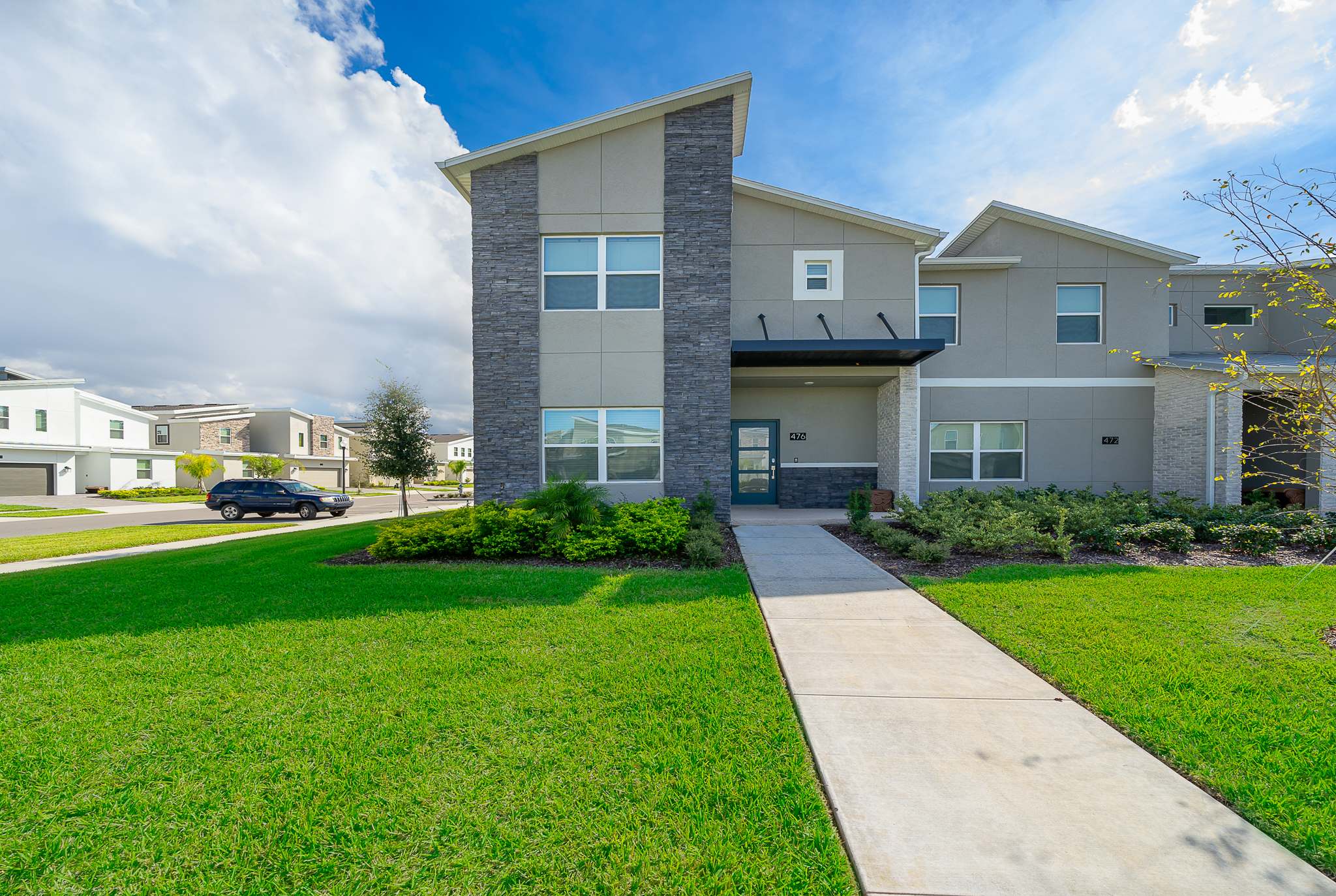 5BR family townhouse w/ pool & BBQ grill