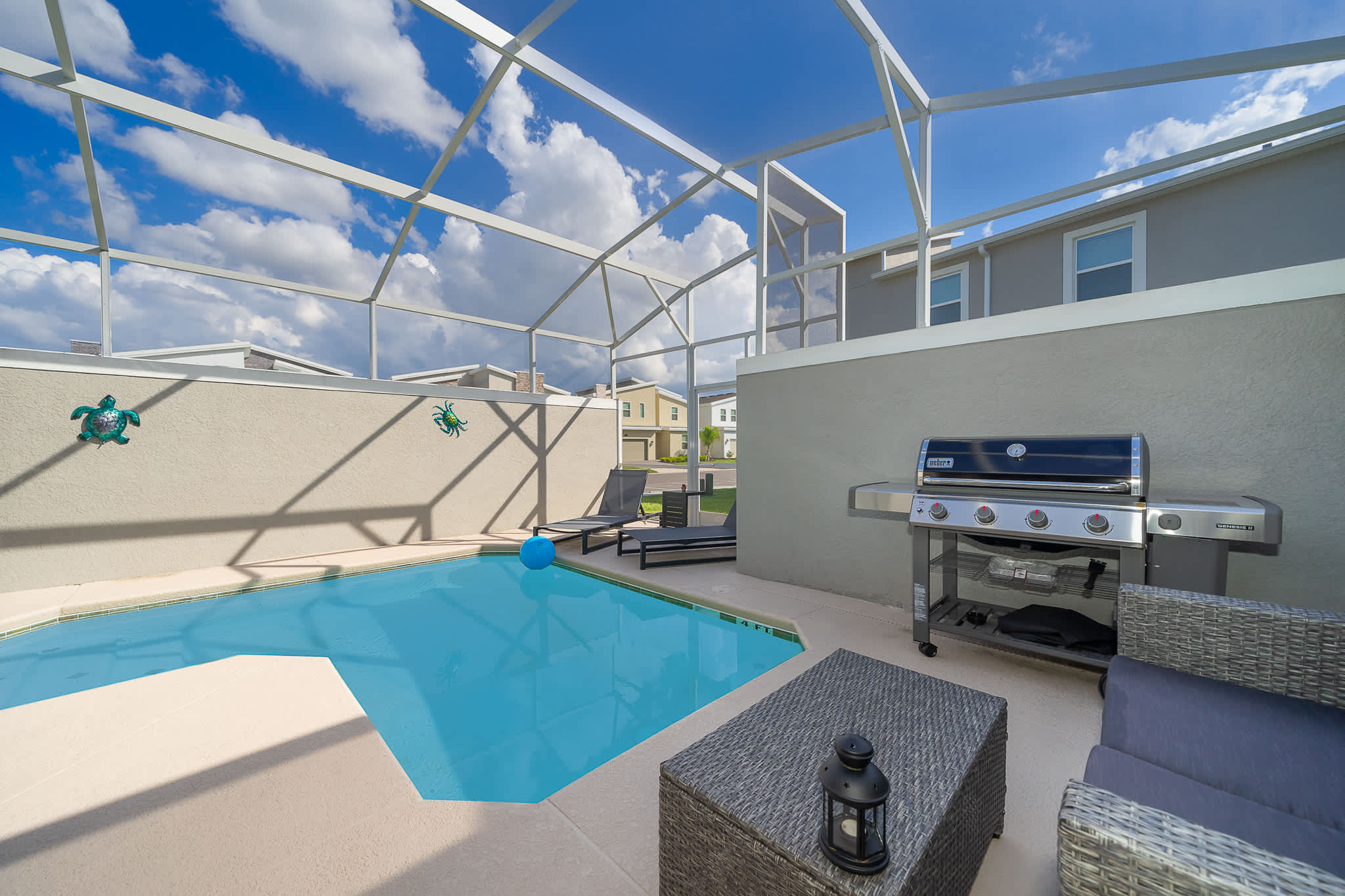 5BR family townhouse w/ pool & BBQ grill