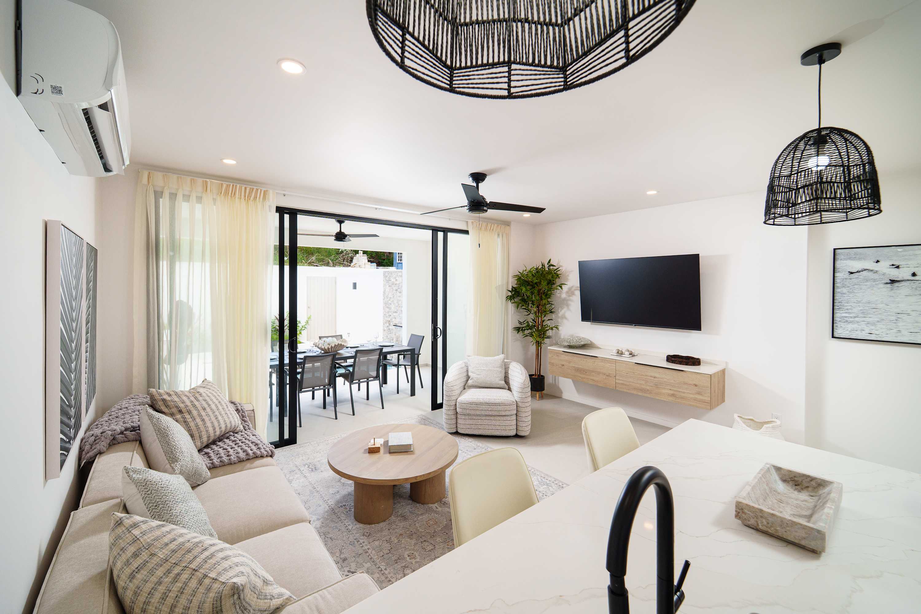 New Luxury 3BR with Private Pool. Just a 3-Min Walk to the Turquoise waters of Reeds Bay Beach!